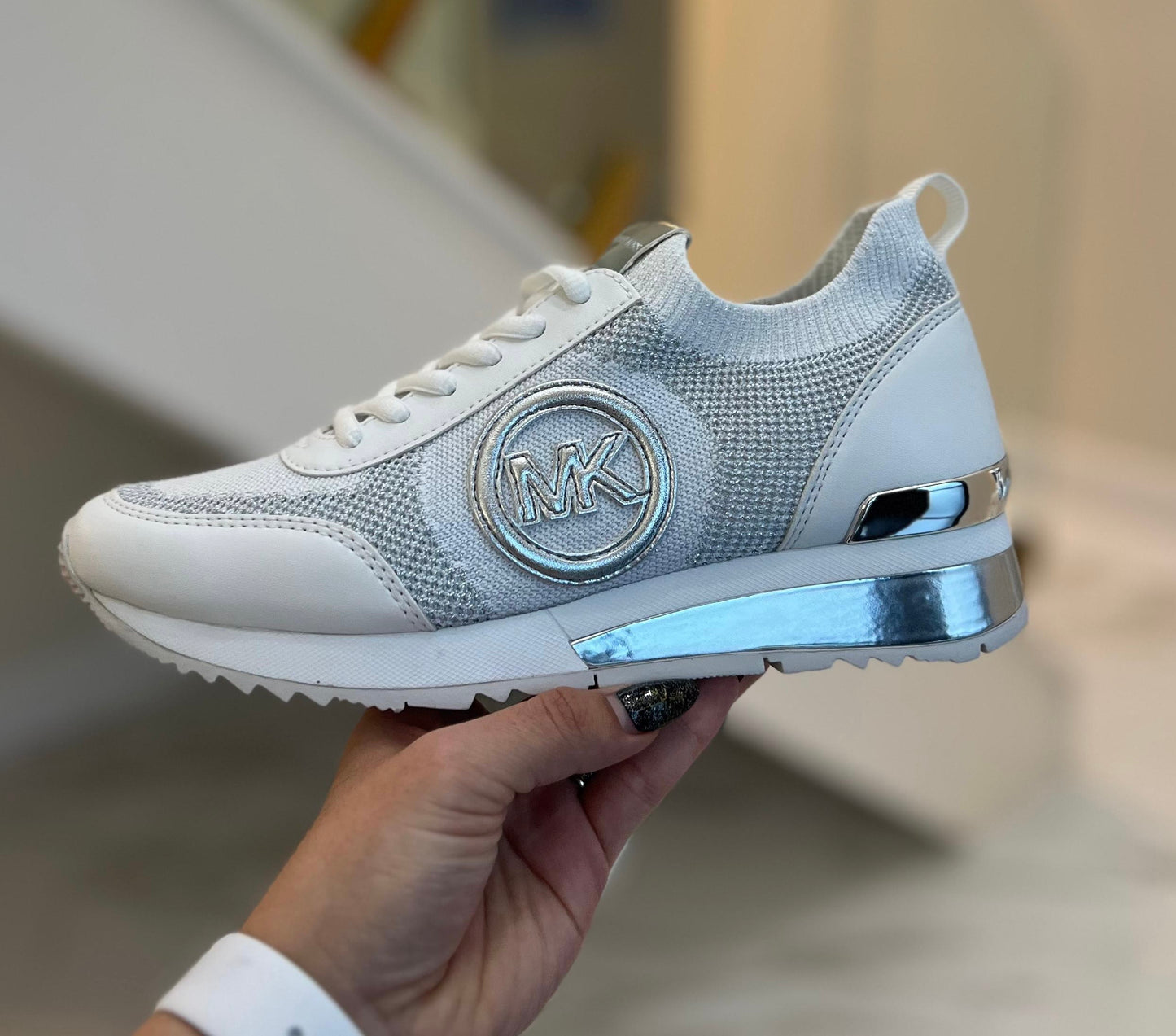 Tenis Michael K Silver blancos/plateados con brillos