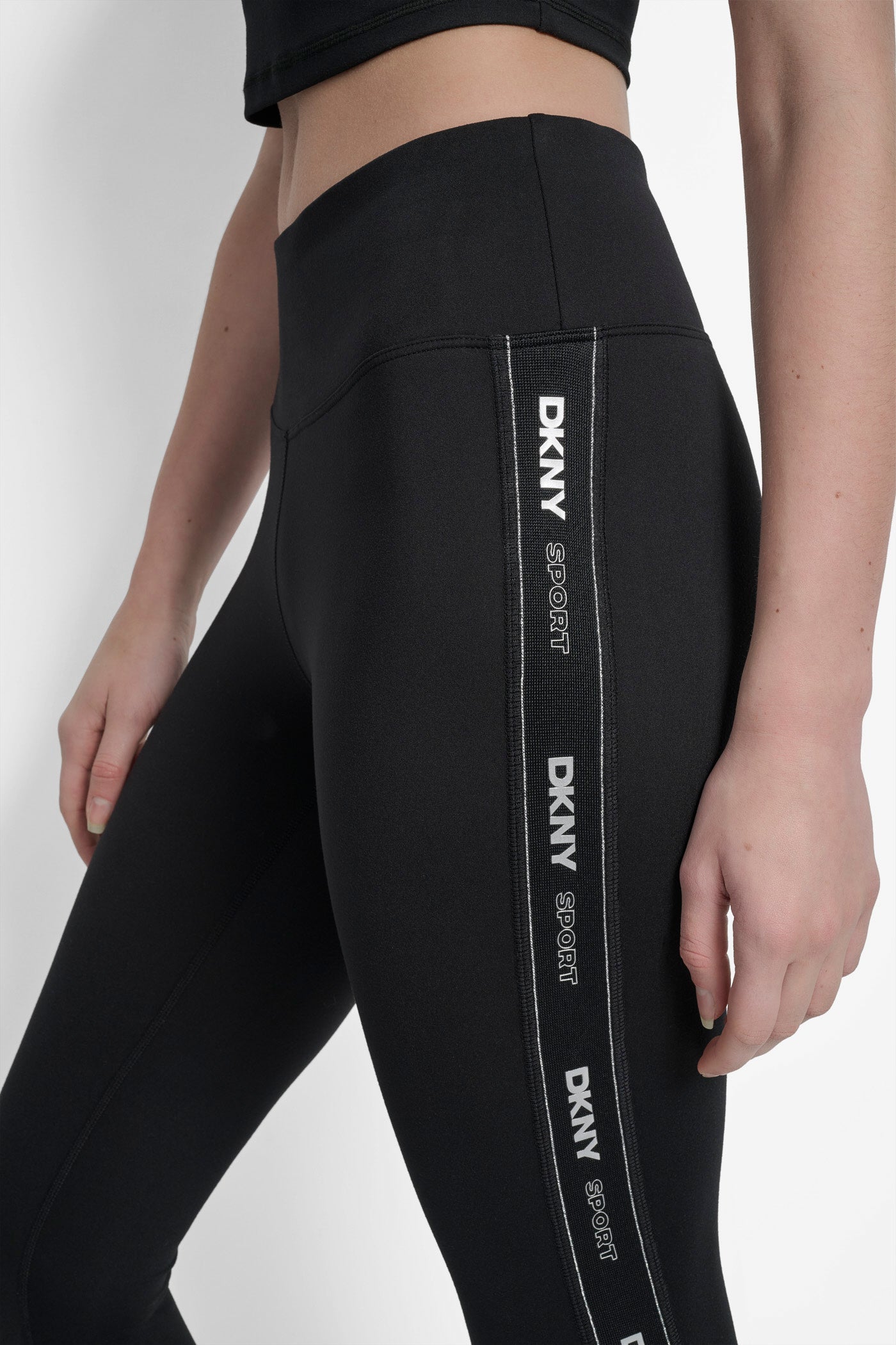 Leggings DKNY Sport con letras plateadas a los costados