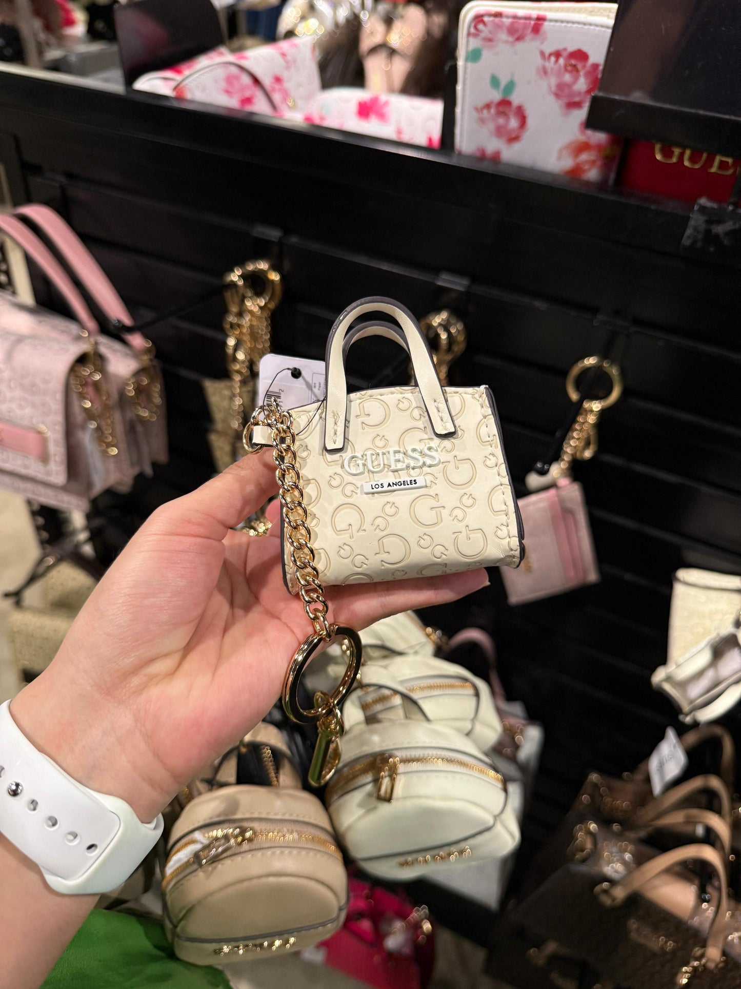 Llavero Guess tote beige
