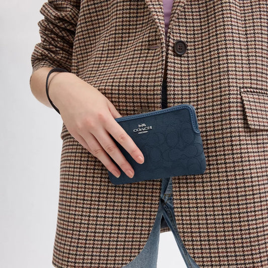 Muñequera Coach azul marino, monogram, placa plateada y strap