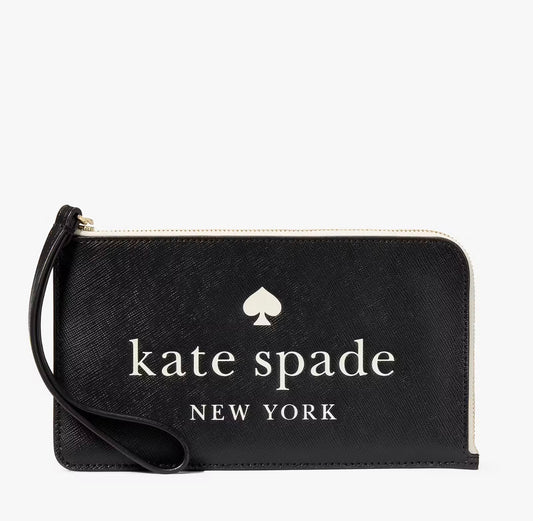 Muñequera Kate Spade Lucy, negra con letras blancas