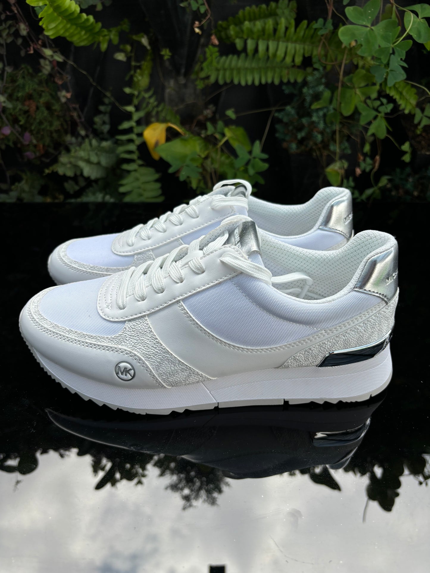 Tenis Michael k blancos con plateado