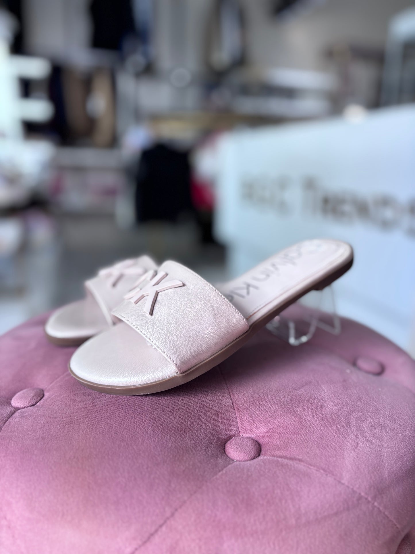Sandalias Calvin k nude con placa CK
