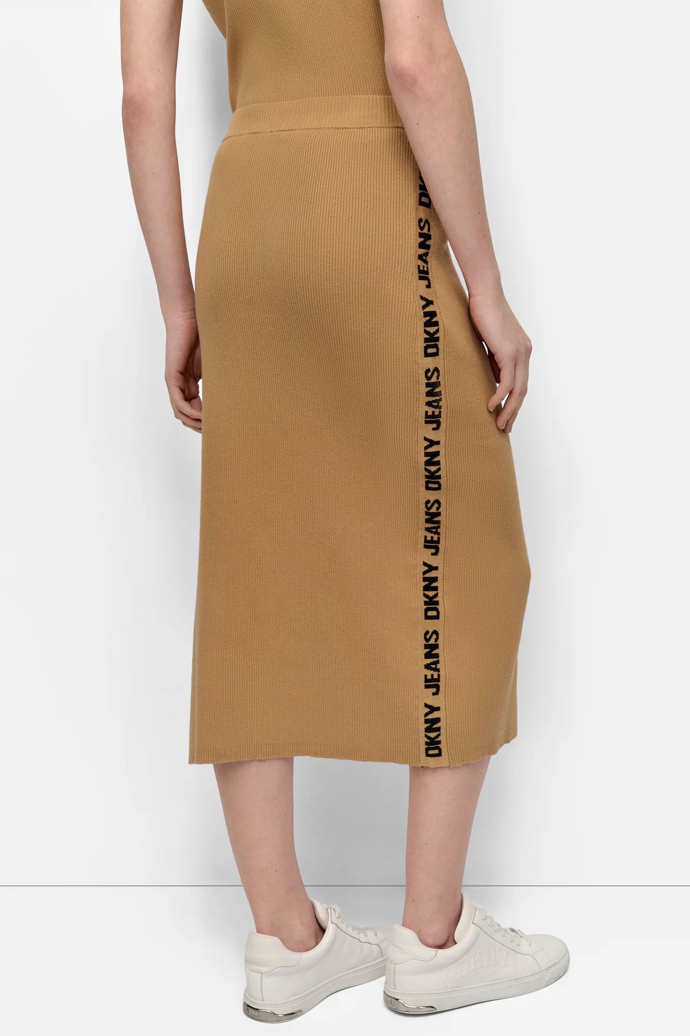 Falda DKNY camel con letras negras