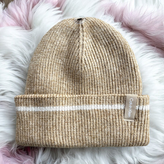 Gorro Calvin K camel con línea beige