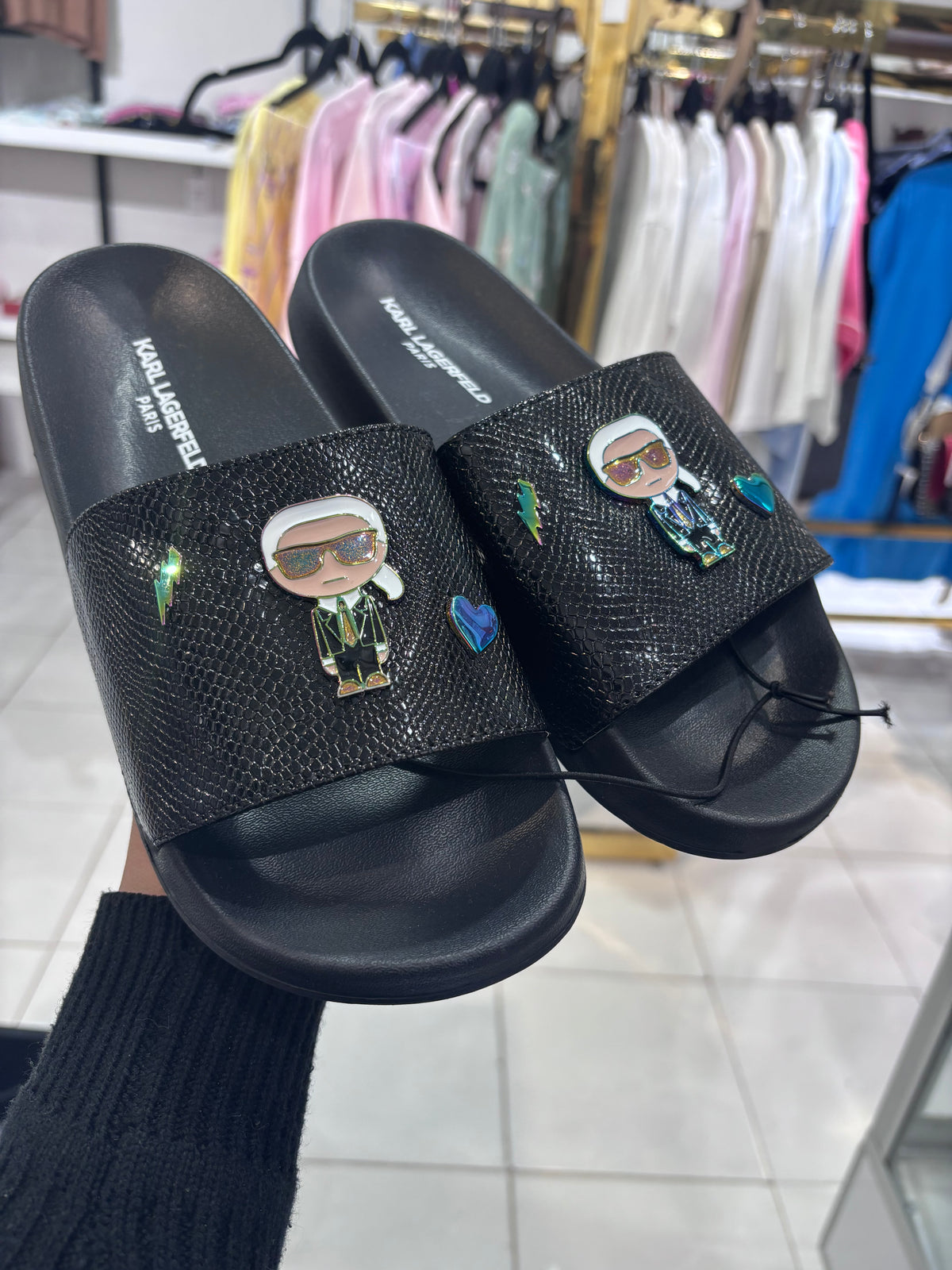 Sandalias Karl L negra con tornasol