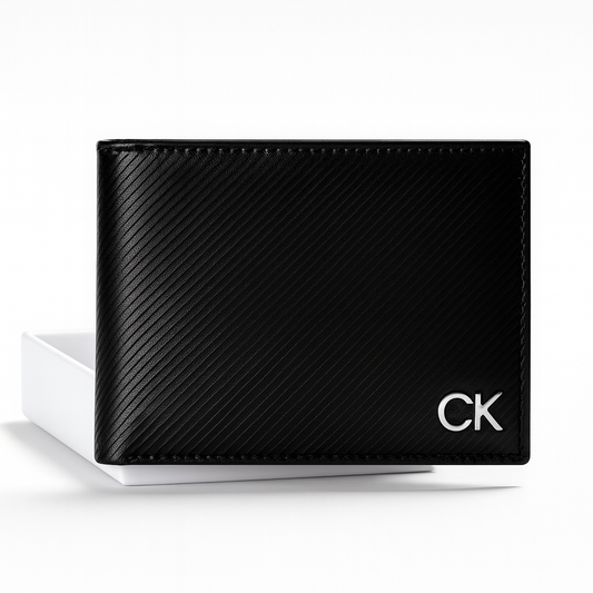 Cartera Calvin K negra con placa CK plateada