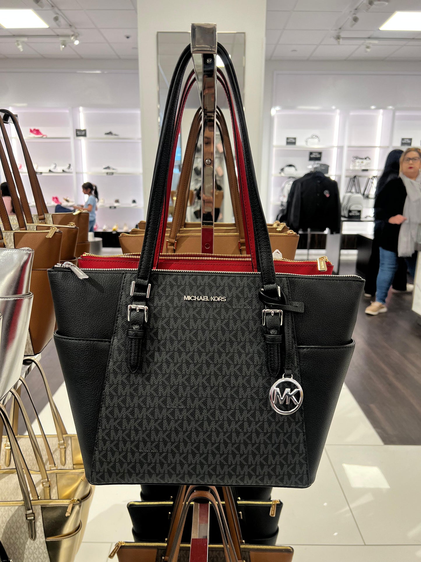 Tote Michael K charlotte negra con monogram