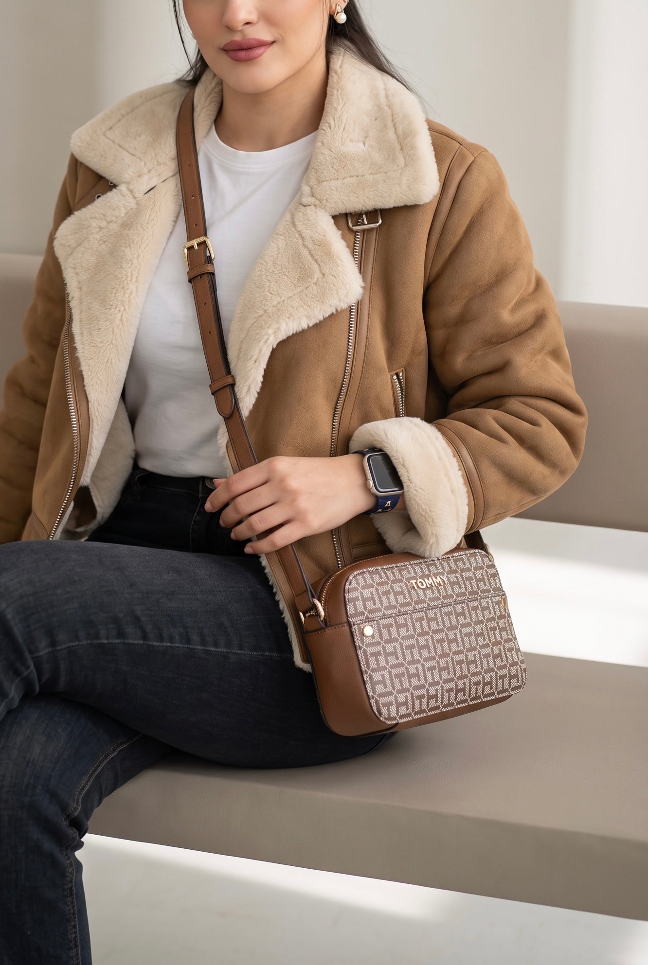 Crossbody Tommy café monogram