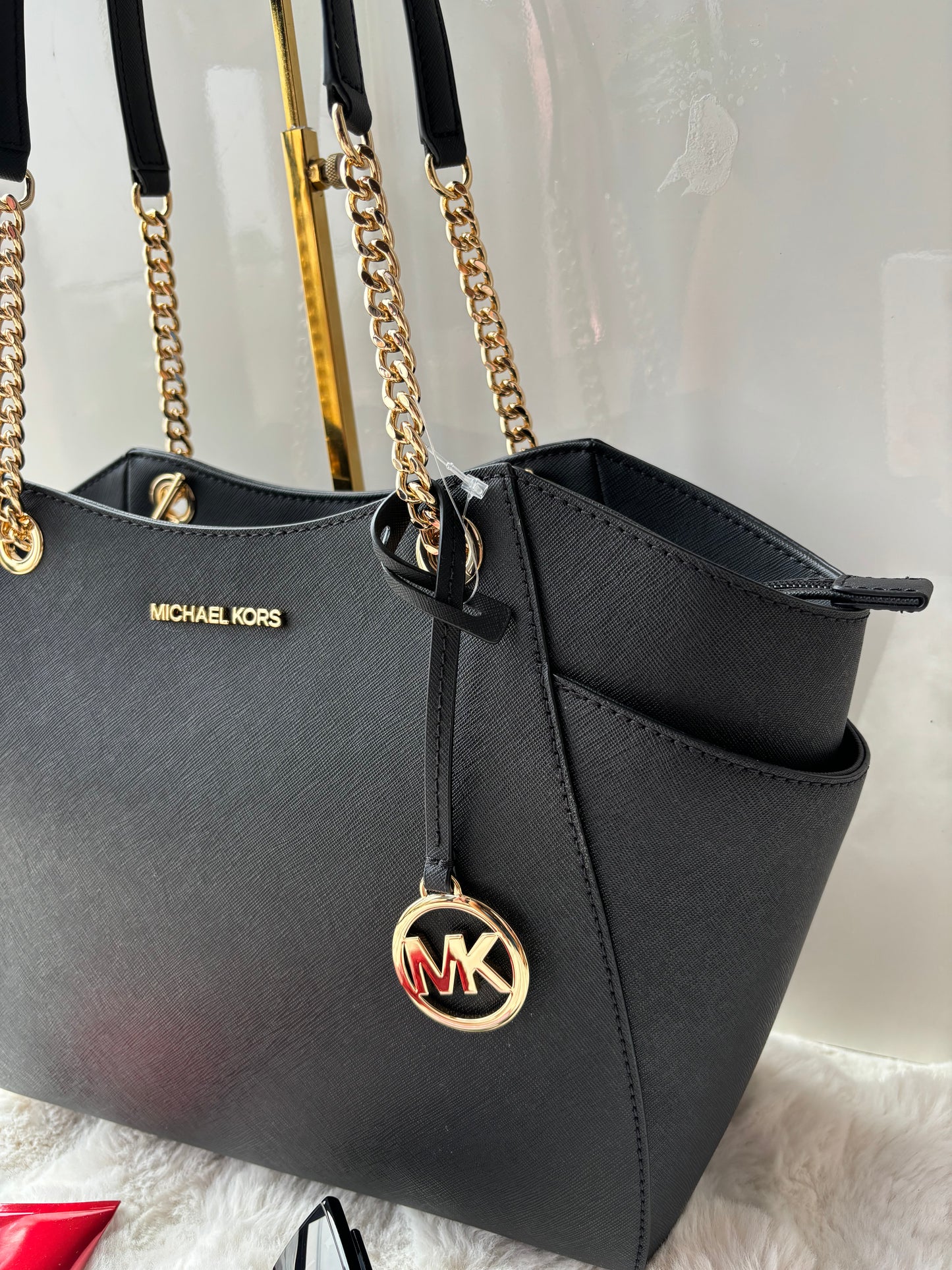 Tote Michael k jet set grande negra/dorado de piel saffiano