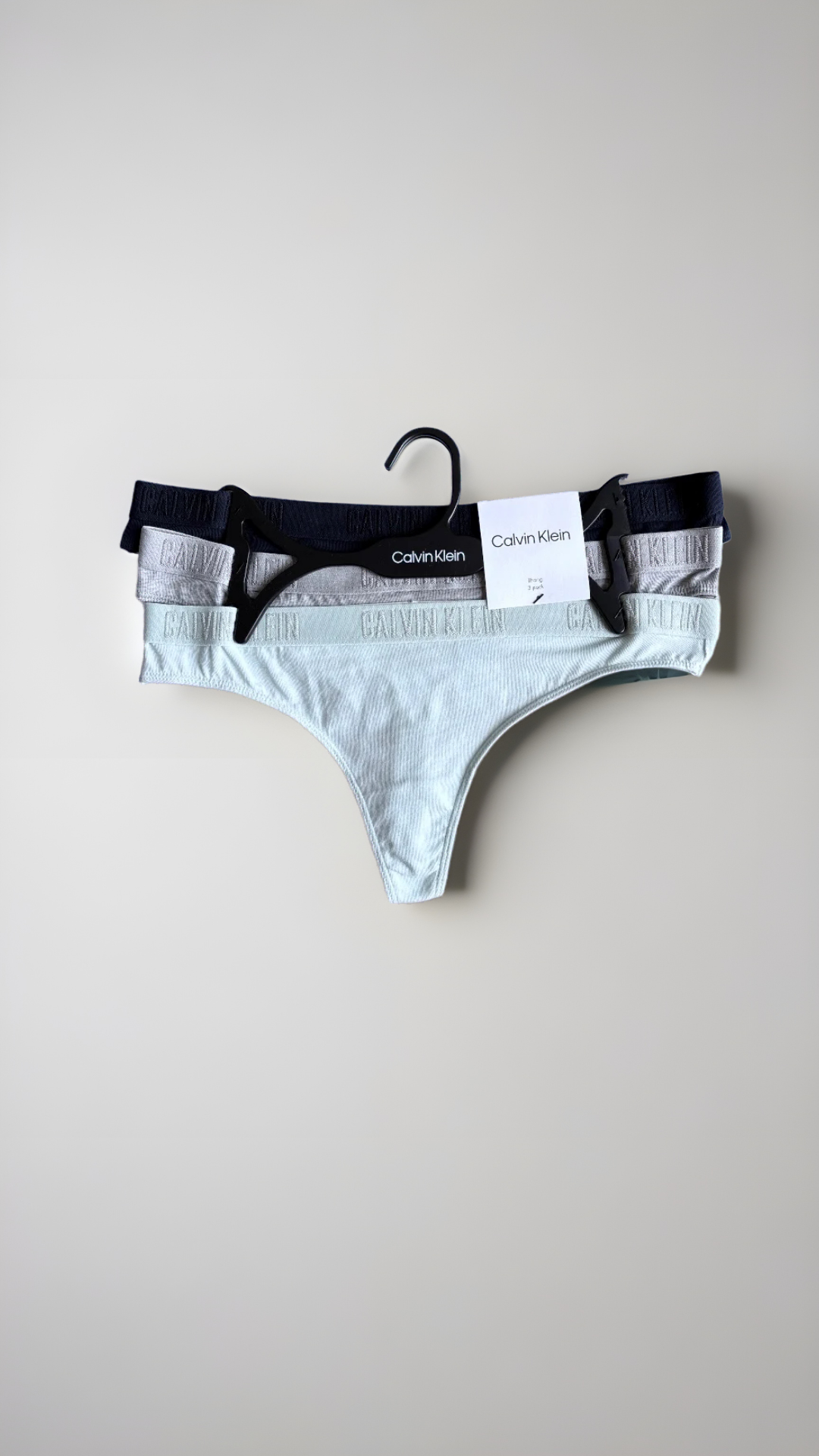 Tangas Tommy H verde pistache, gris y azul marino, letras bordadas en resorte 3pzs