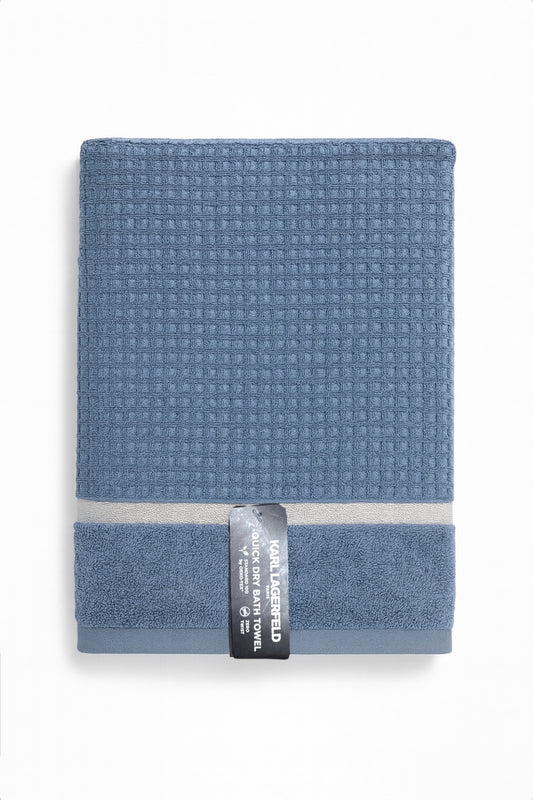 Toalla Karl L azul con línea plateada brillosa