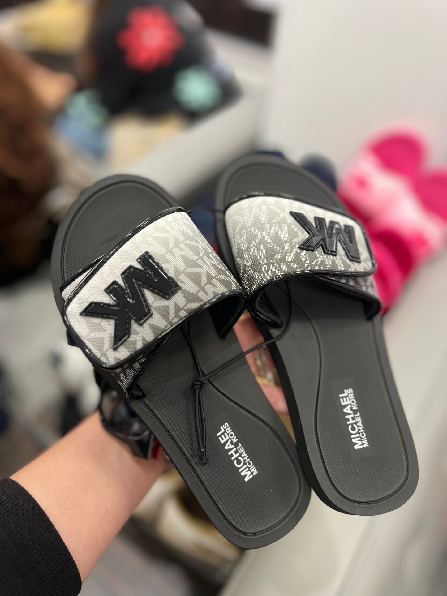 Sandalias Michael K negra/blanco y placa de goma