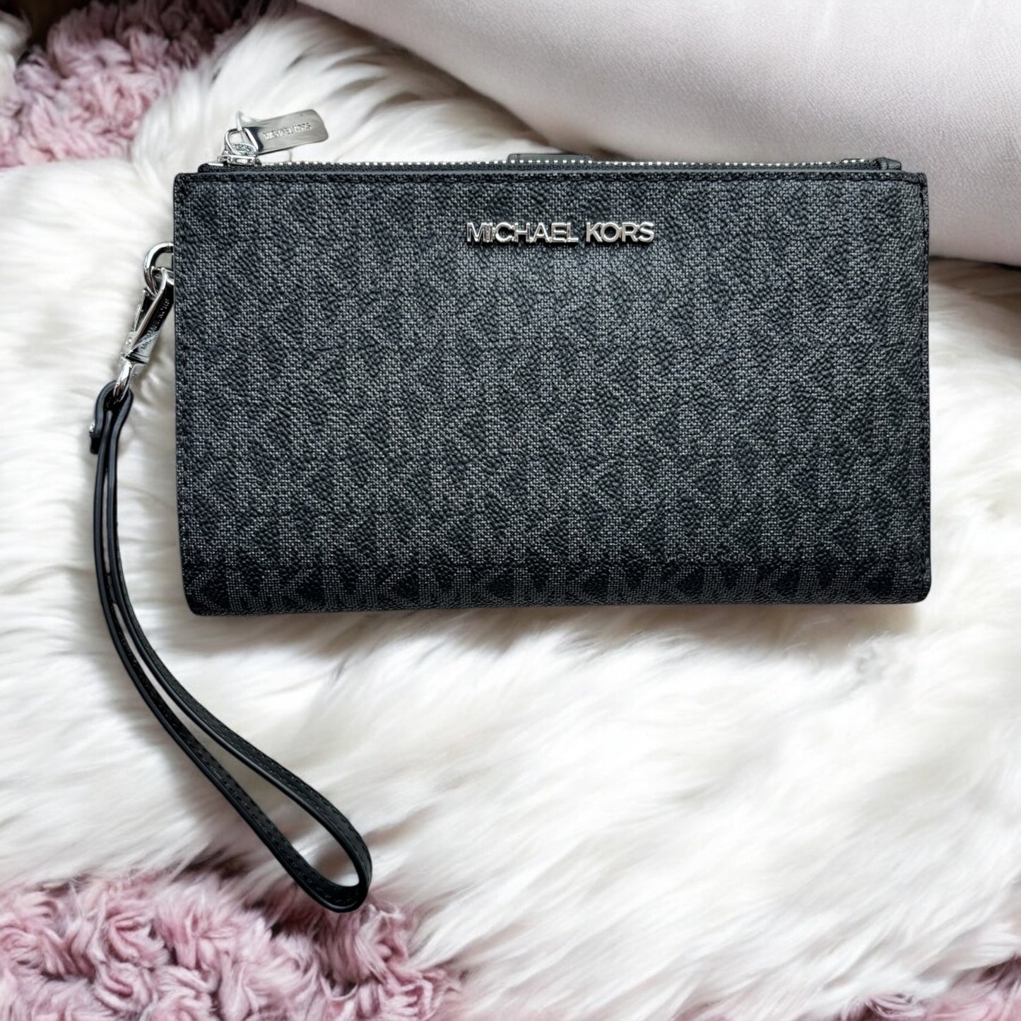 Cartera Michael K negra con monogram doble cierre