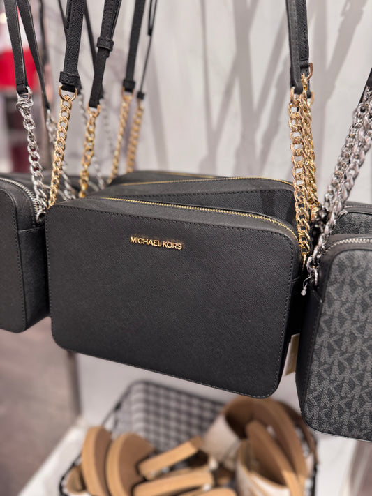 Crossbody Michael k negra con dorado