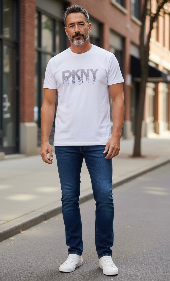 Playera DKNY blanca con letras gris