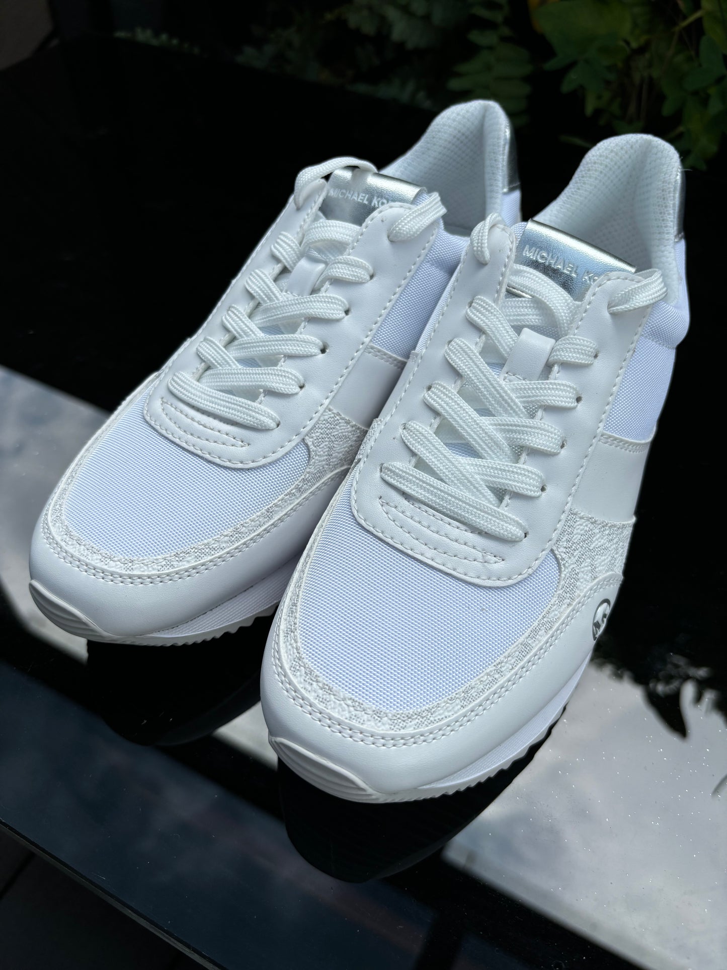 Tenis Michael k blancos con plateado