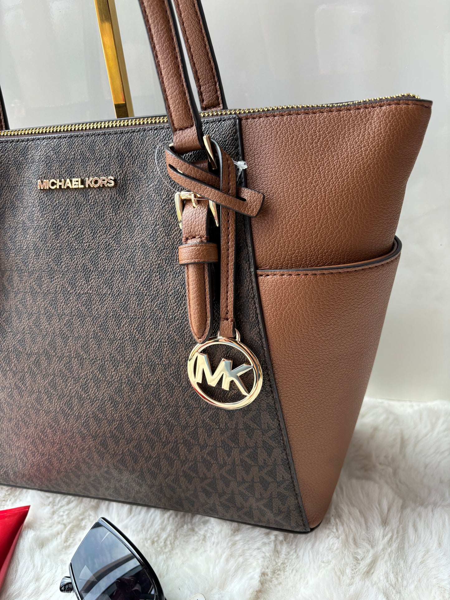 Tote Michael K Charlotte café con monogram cierre superior