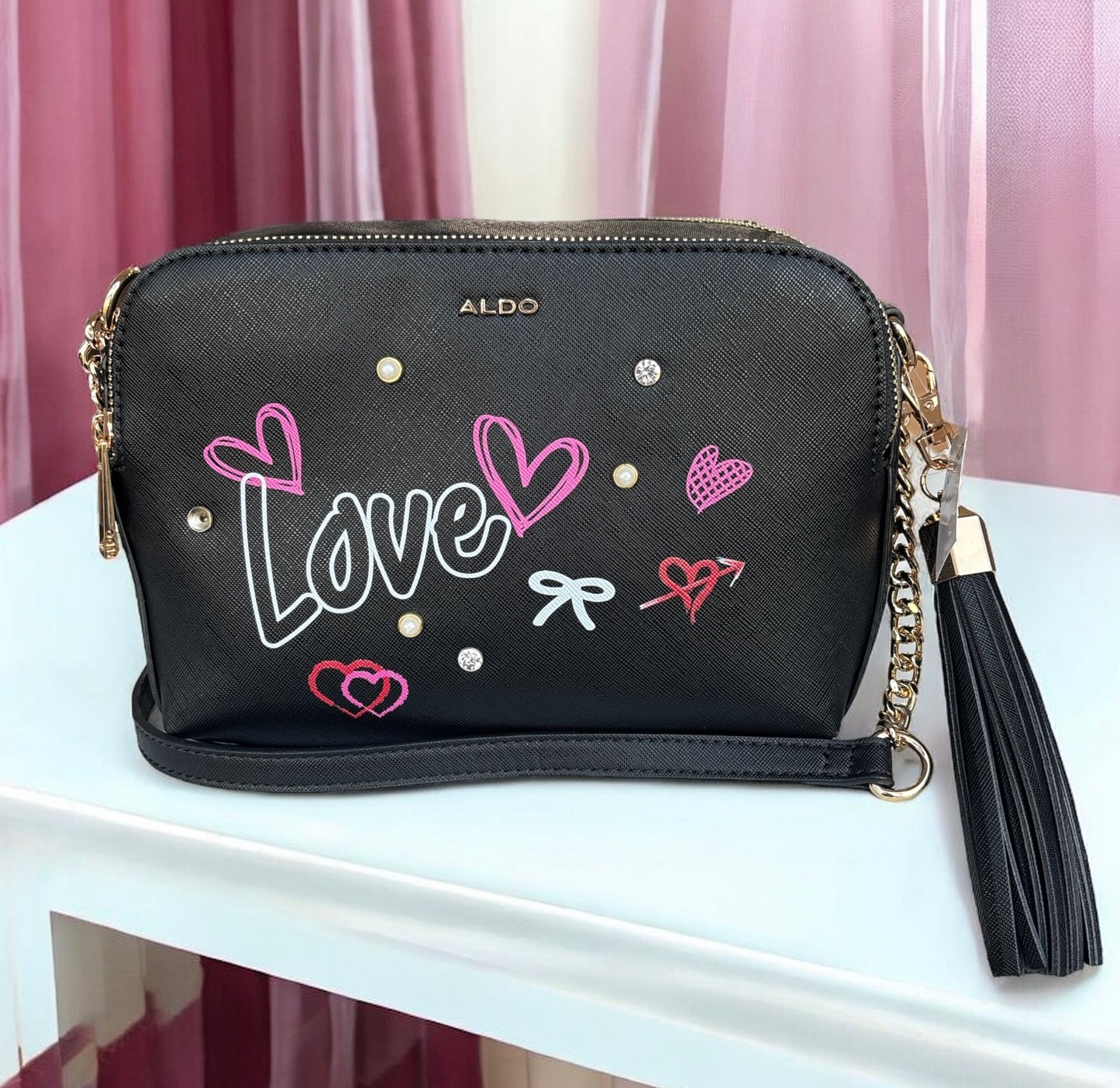 Crossbody Aldo negra doble cierre con corazones