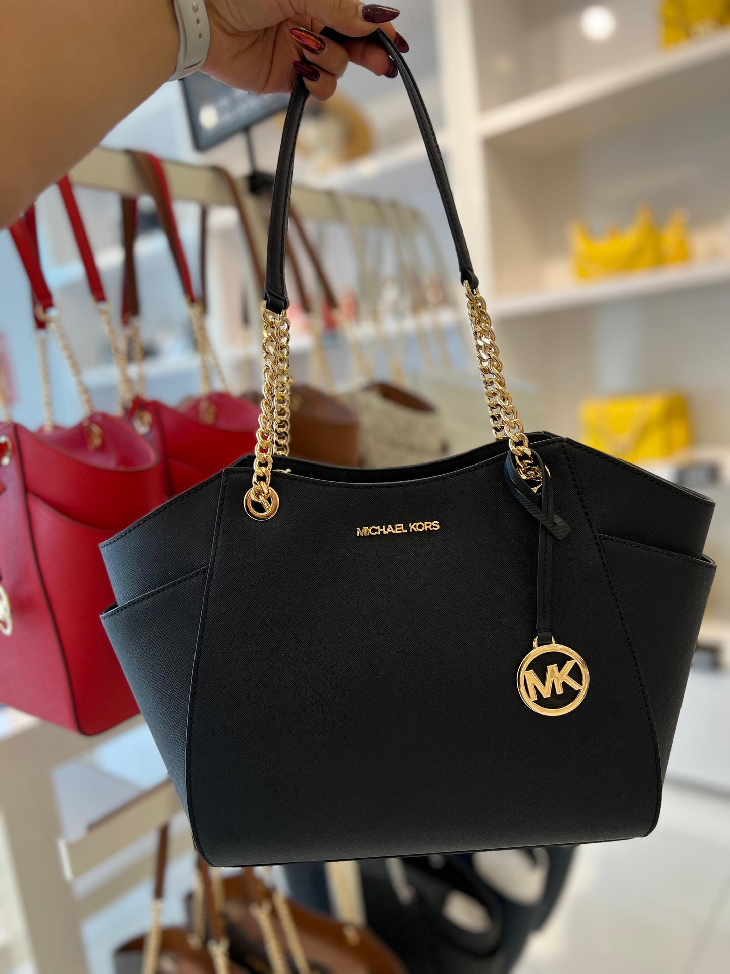 Tote Michael k jet set grande negra/dorado de piel saffiano