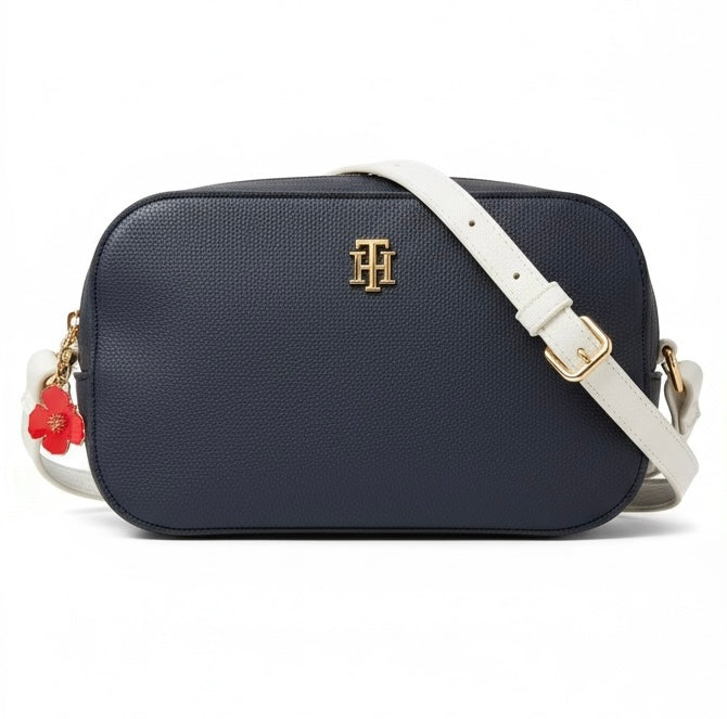 Crossbody Tommy H azul marino con strap y dije de flor