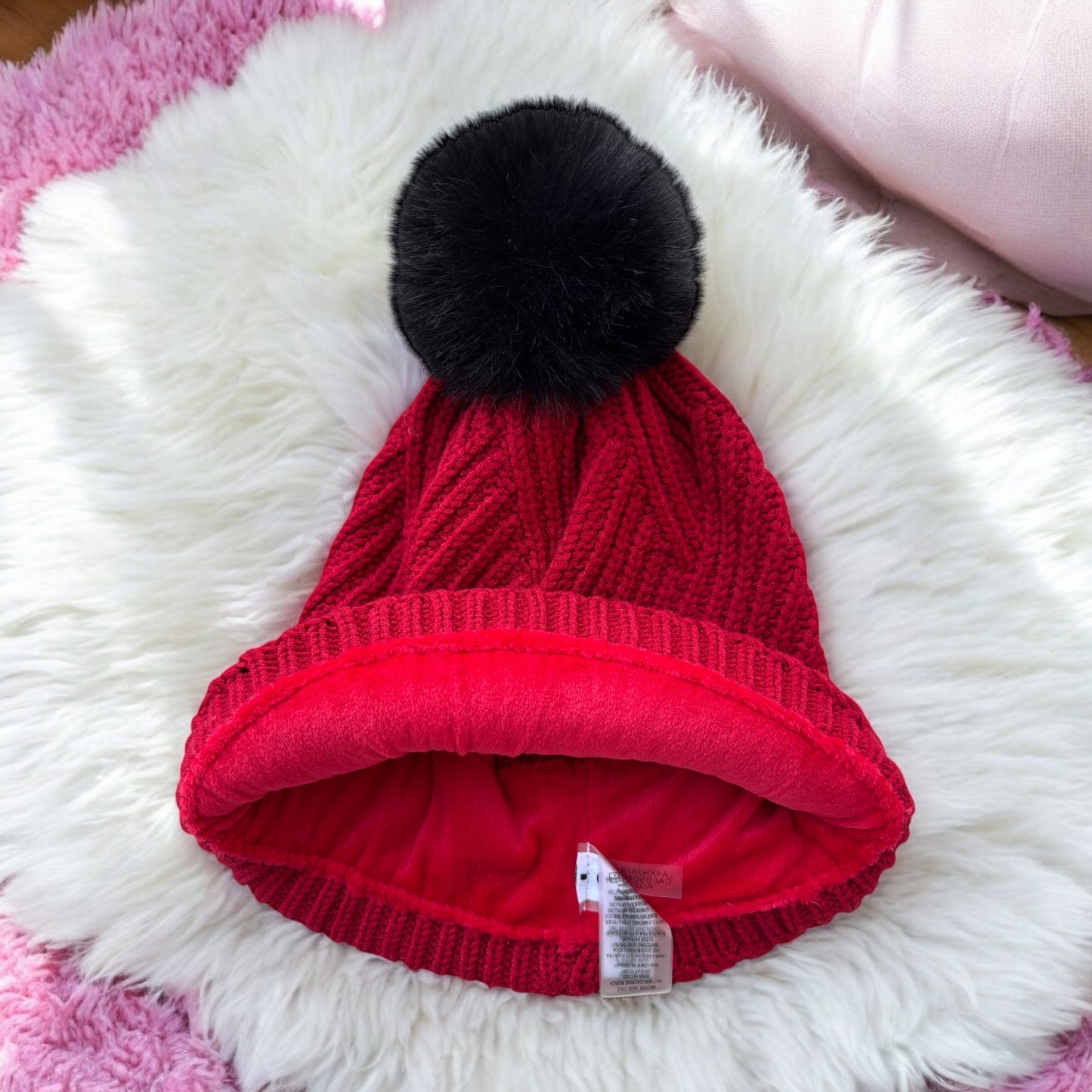 Gorro Calvin k rojo con pompón negro