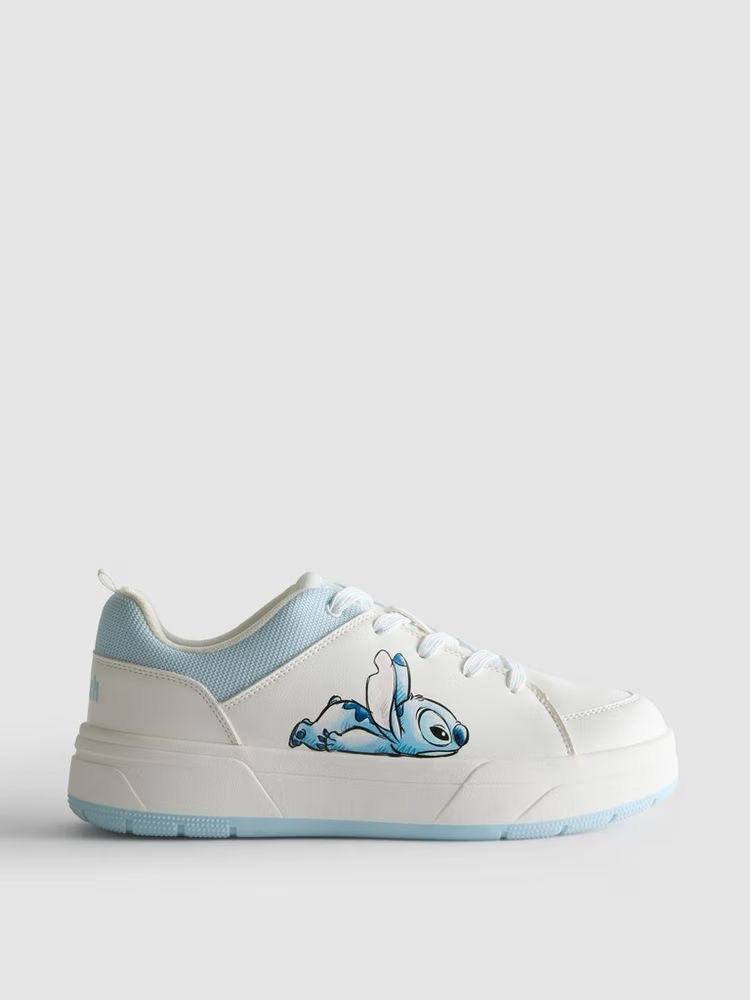 Tenis Primark Disney de Stitch blancos y azul