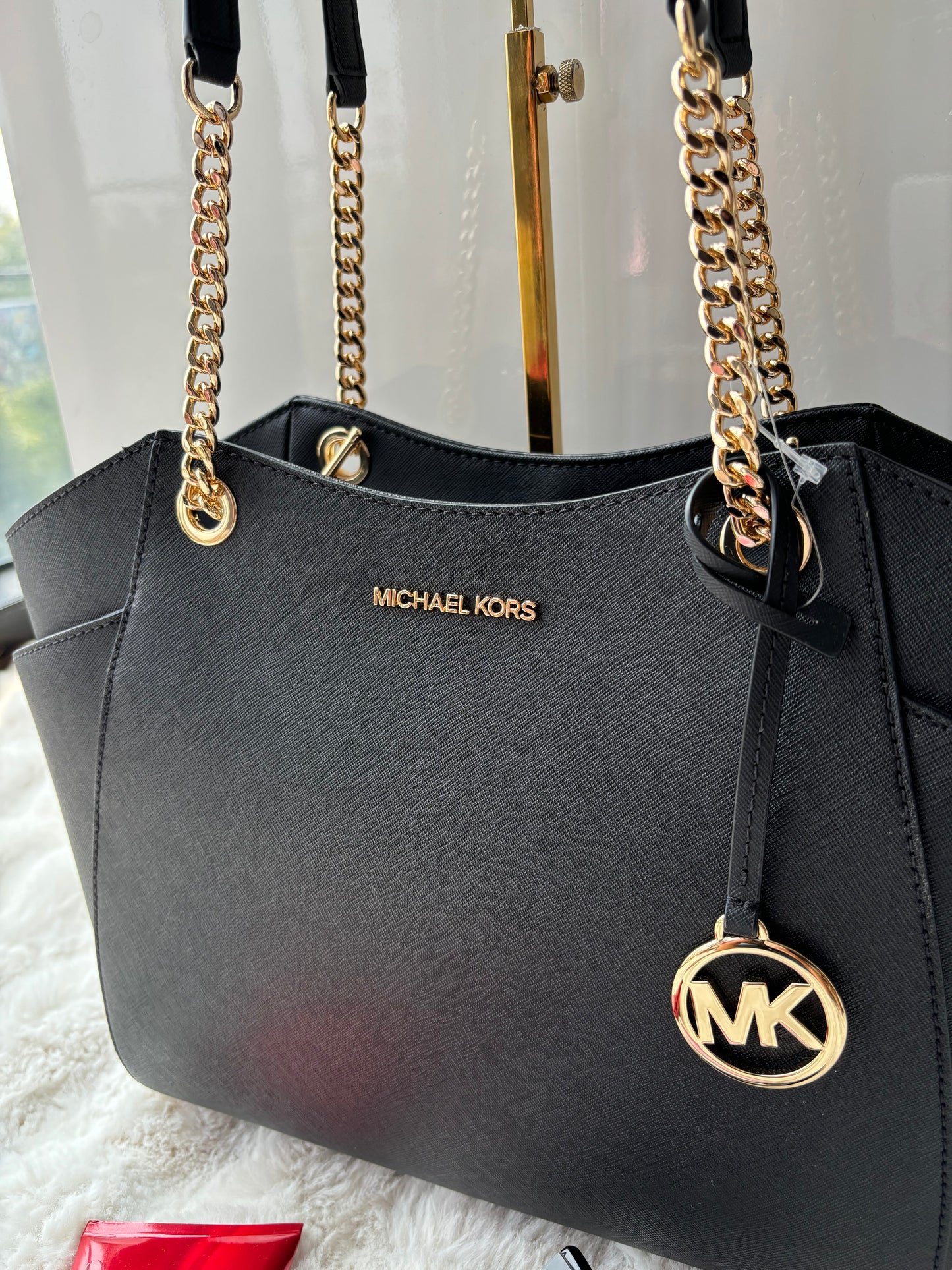 Tote Michael k jet set grande negra/dorado de piel saffiano