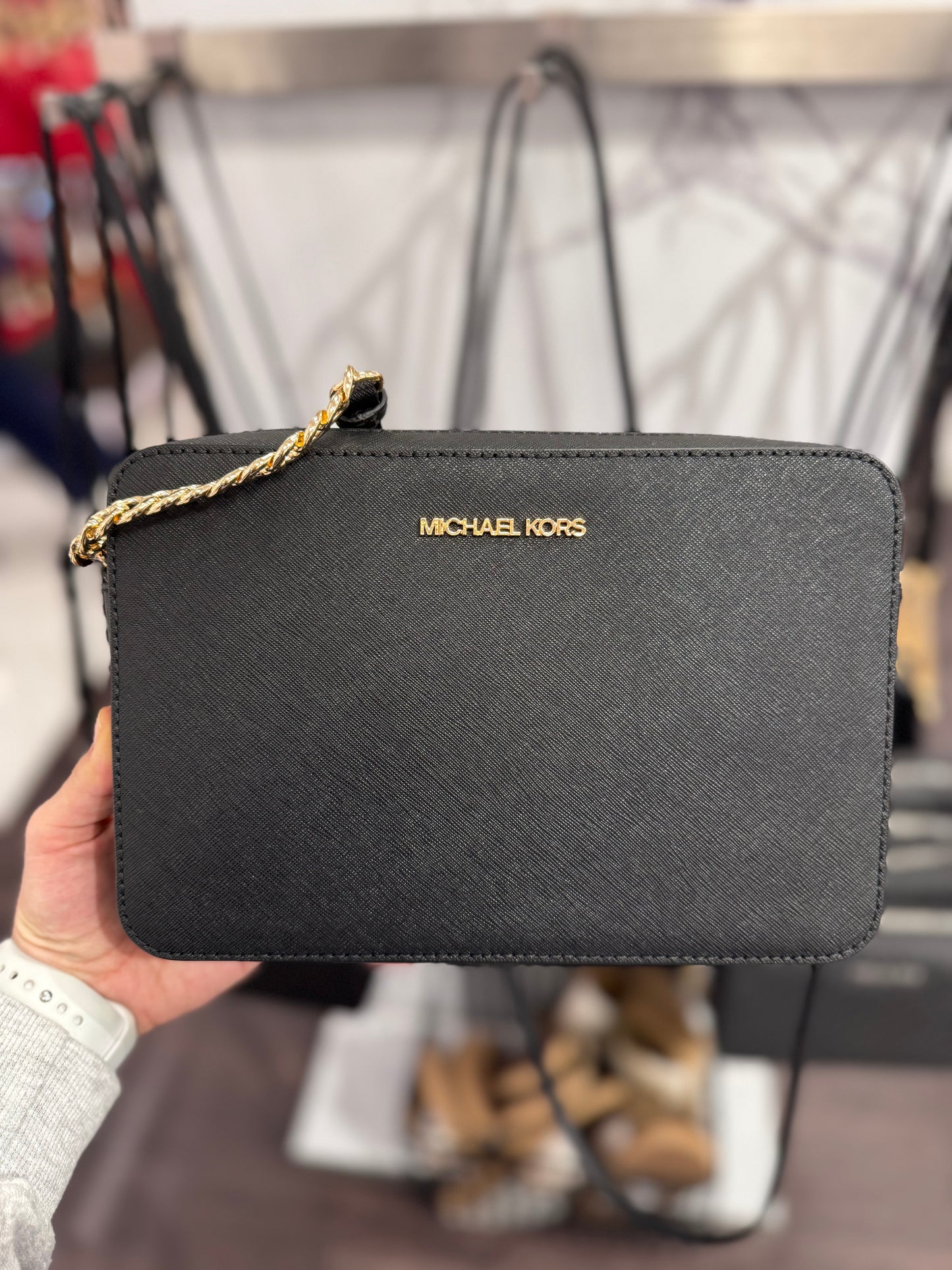 Crossbody Michael k negra con dorado