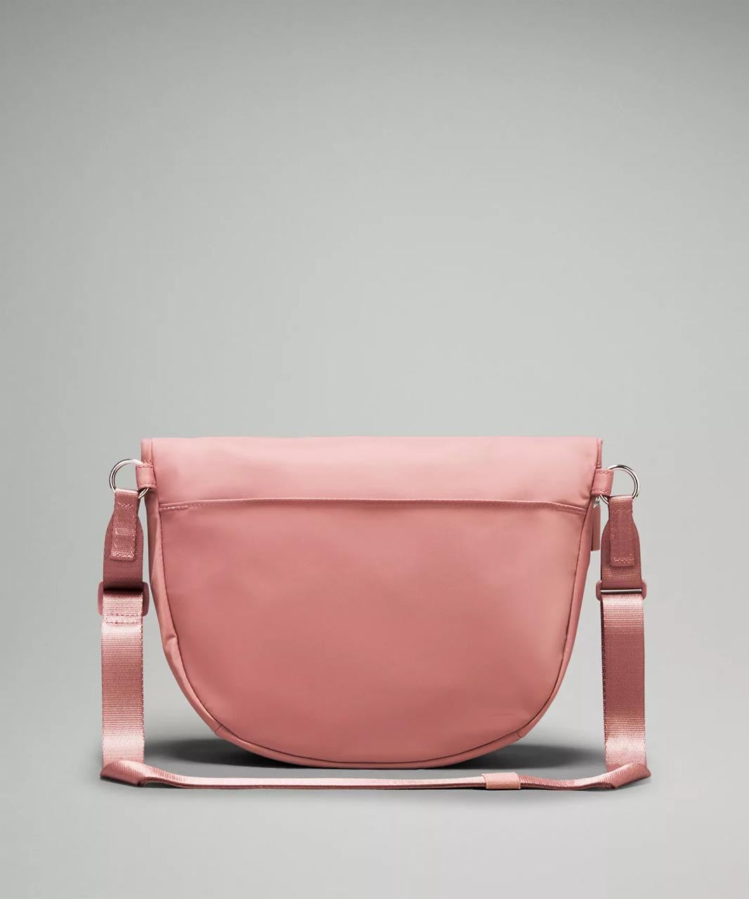 All Night Festival Bag Lululemon palo de rosa, placa plateada con una amplia apertura