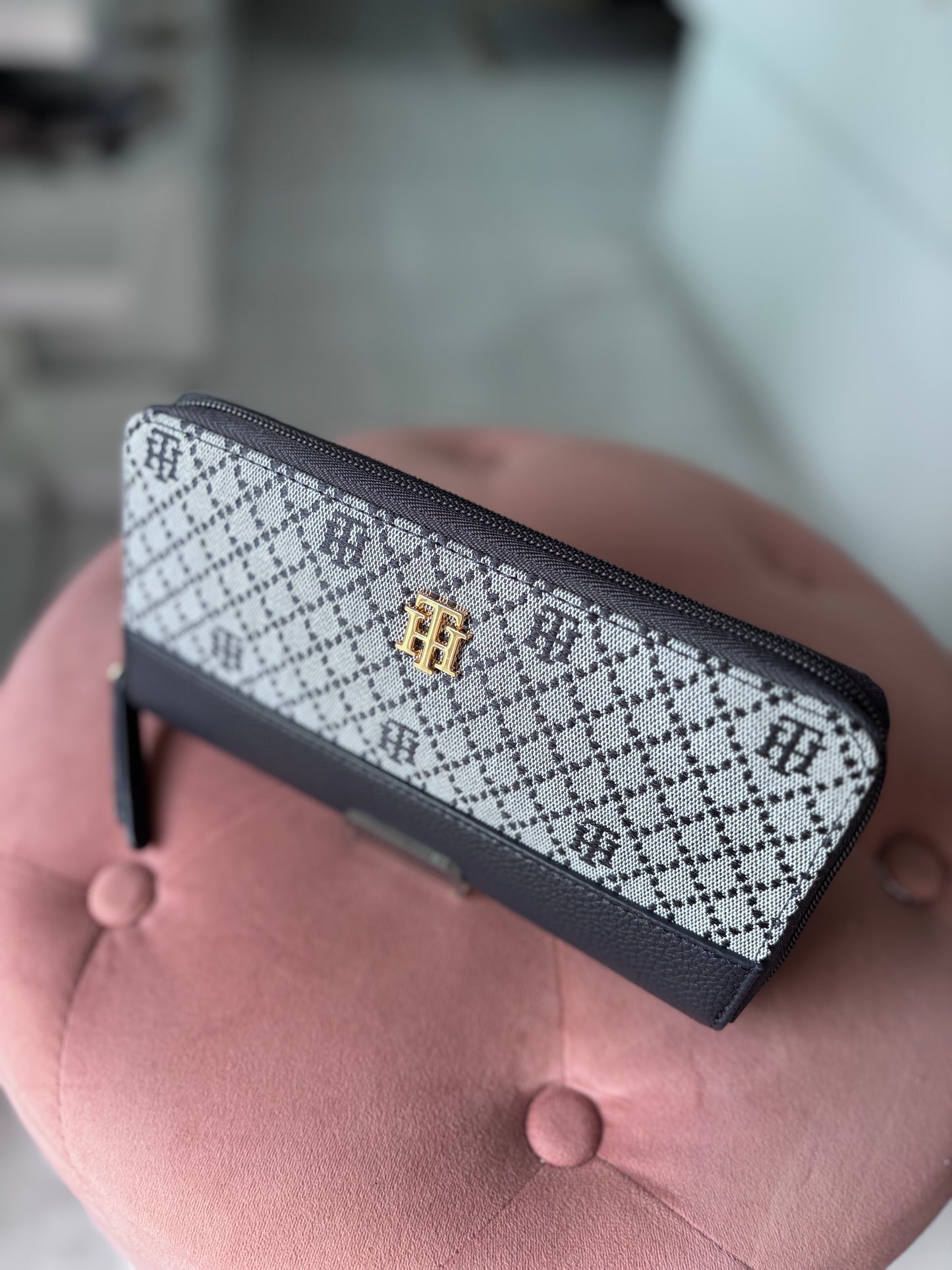 Cartera Tommy H azul marino con gris