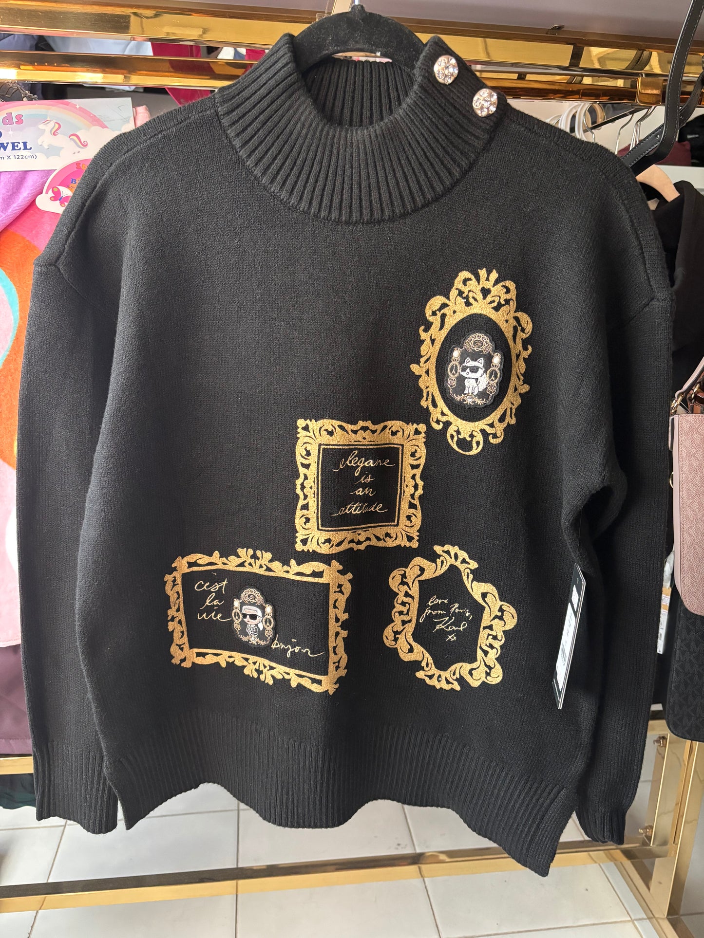 Suéter Karl Lagerfeld negro con botones en el cuello