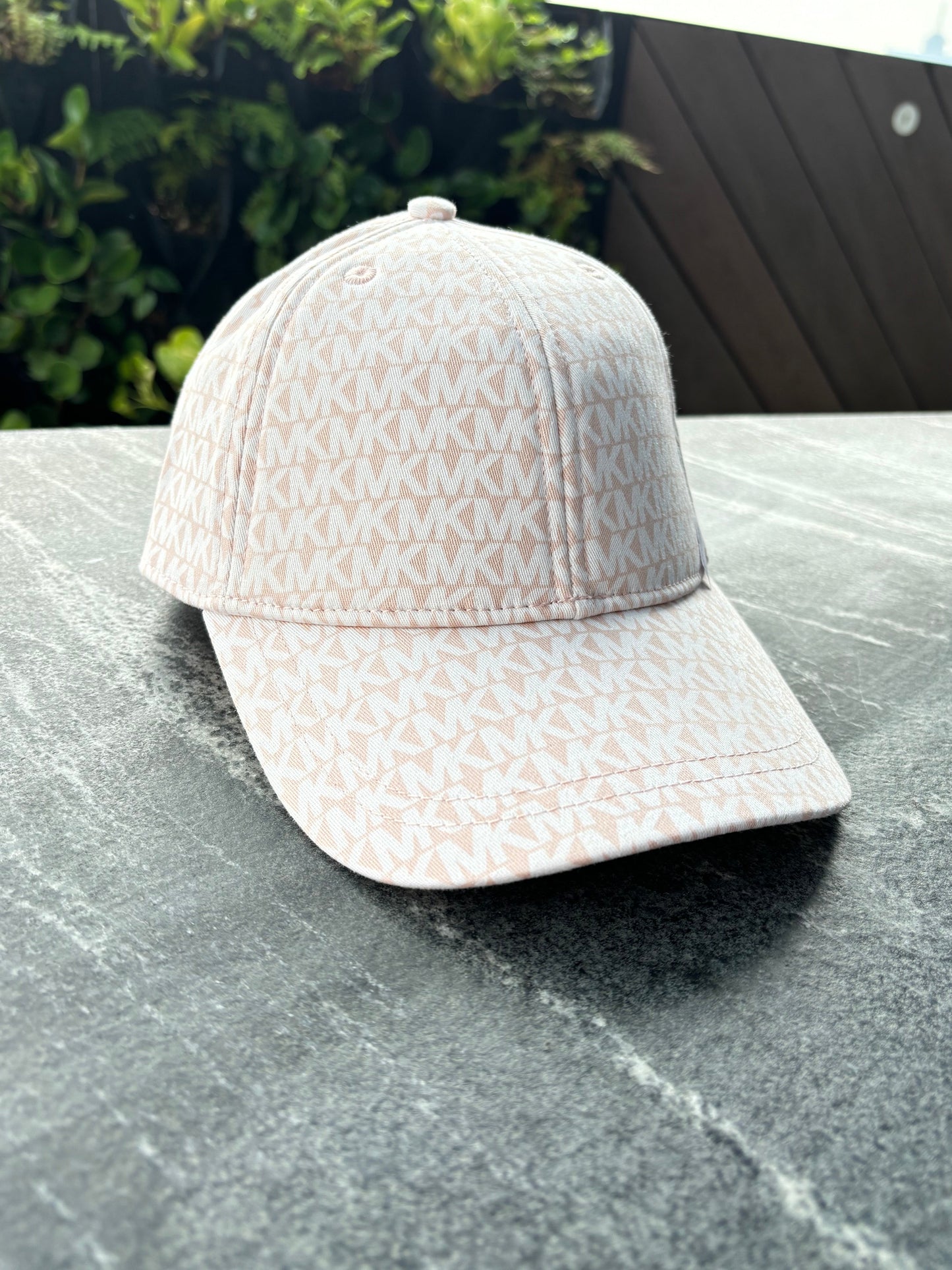 Gorra Michael k rosa/blanco con monogram