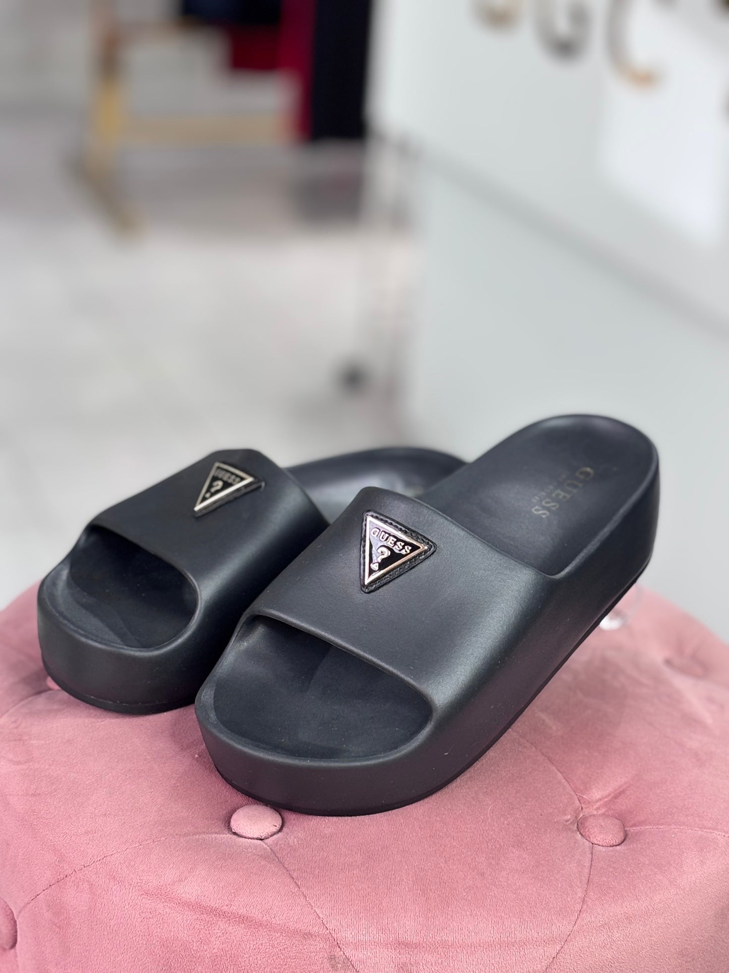 Sandalias Guess negras de plataforma