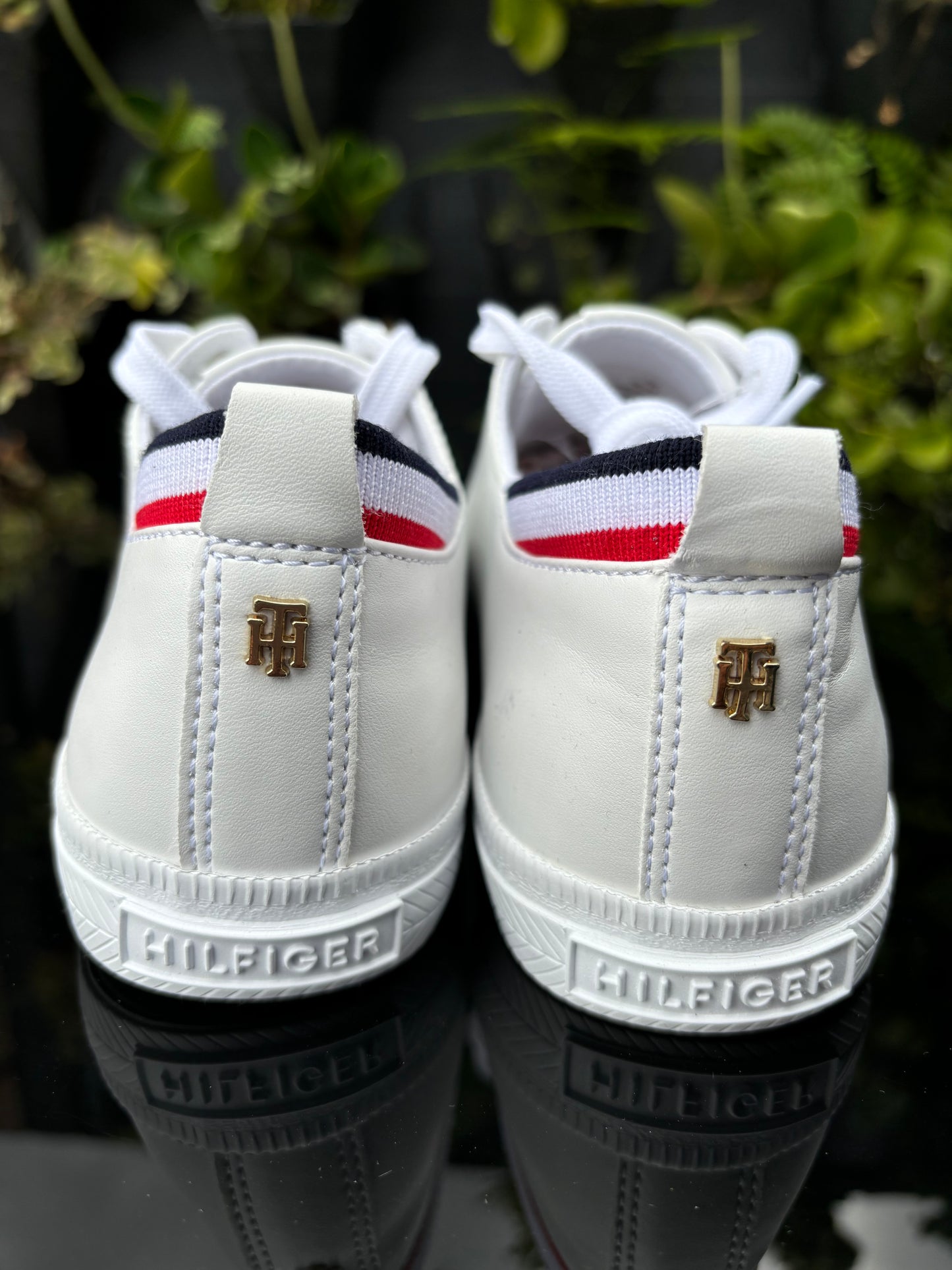 Tenis Tommy H blancos con bandera en tobillo