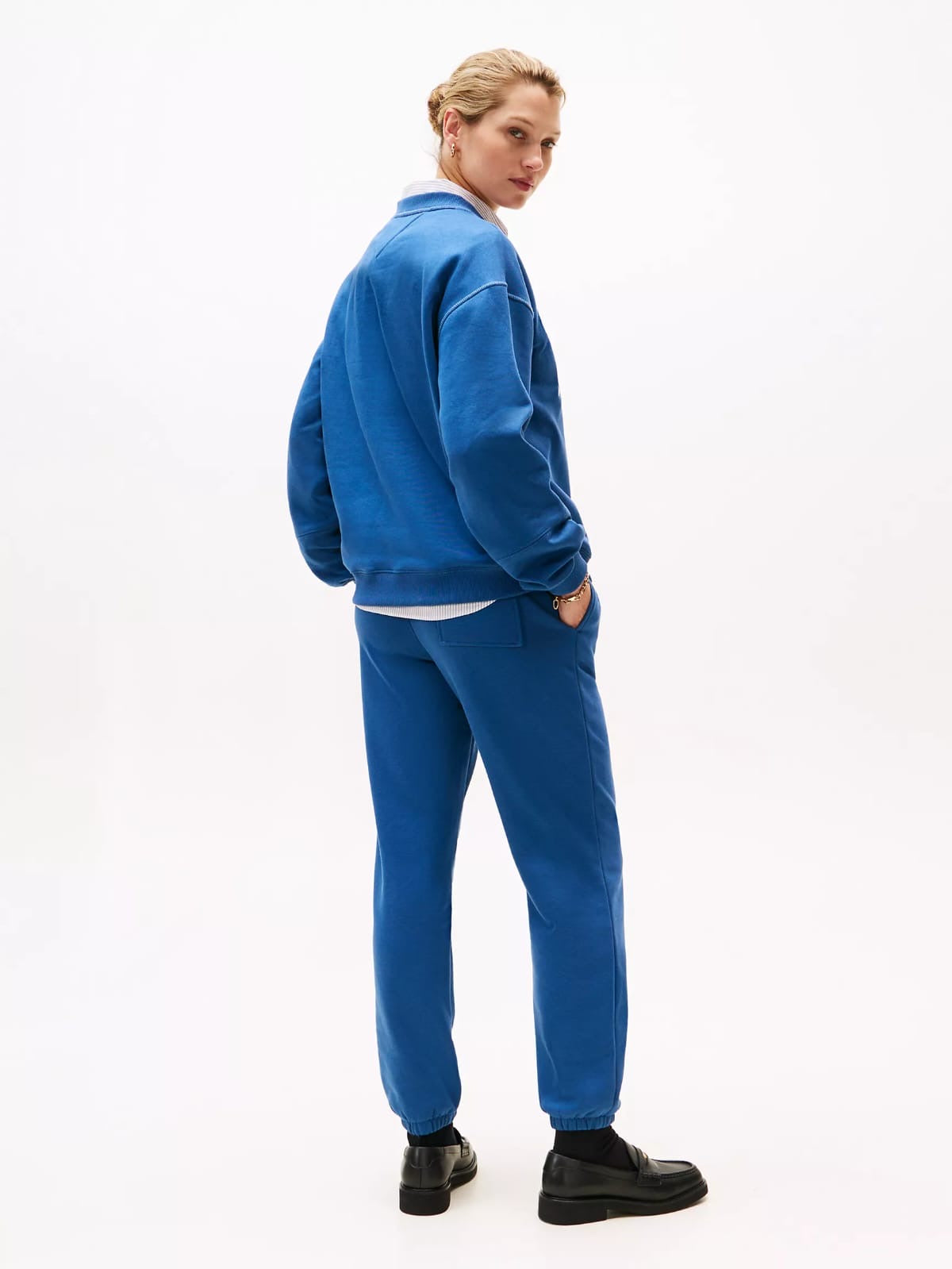 Sudadera Tommy H azul, letras blancas