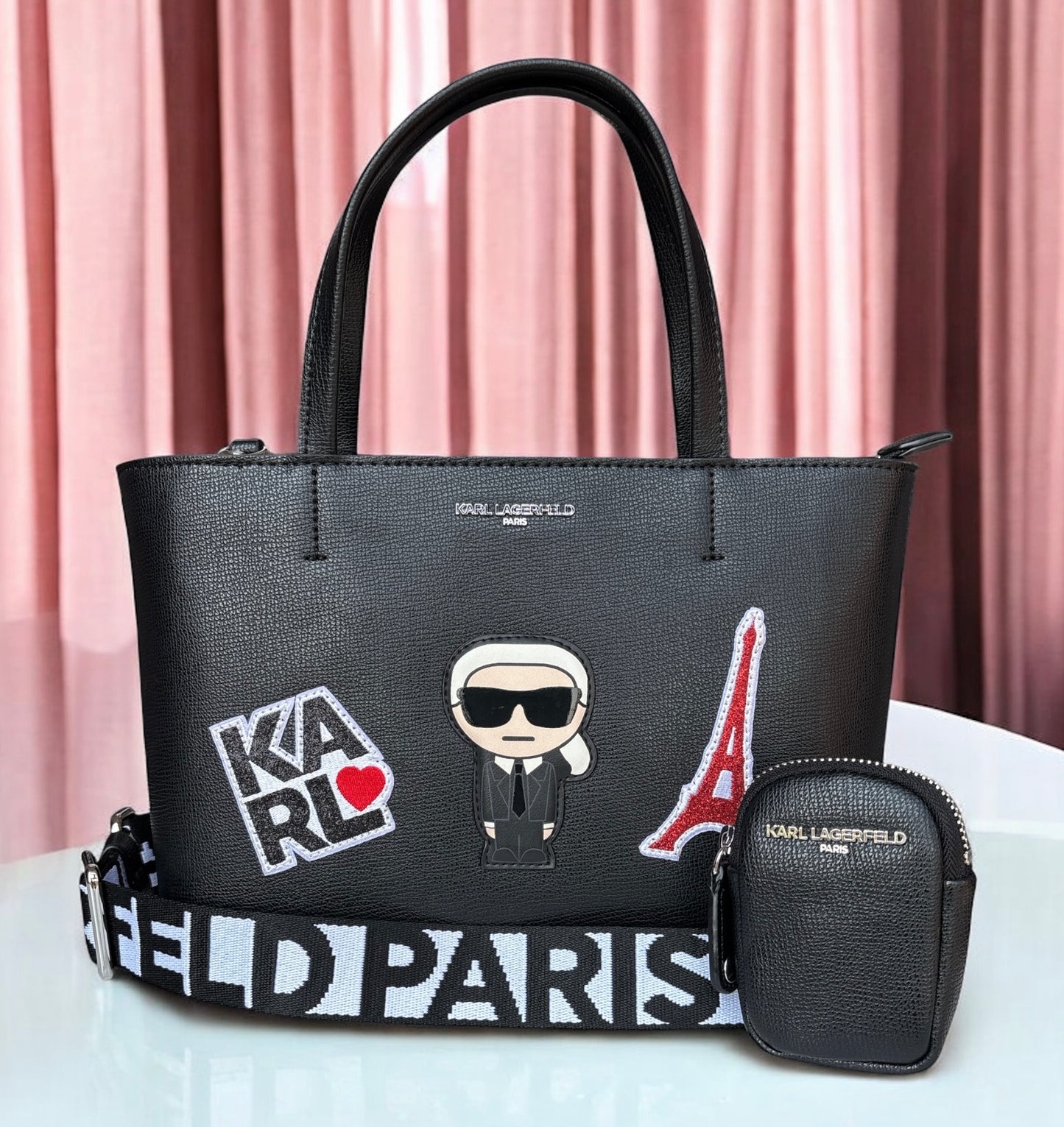 Tote Karl L negra con parches