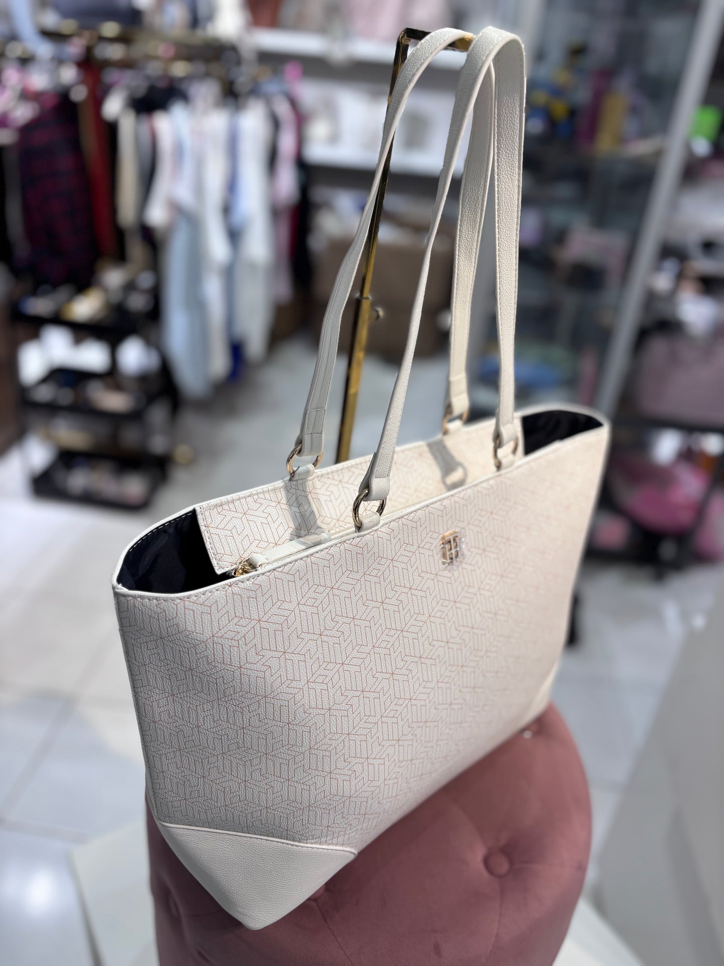 Tote Tommy H blanca con monogram dorado