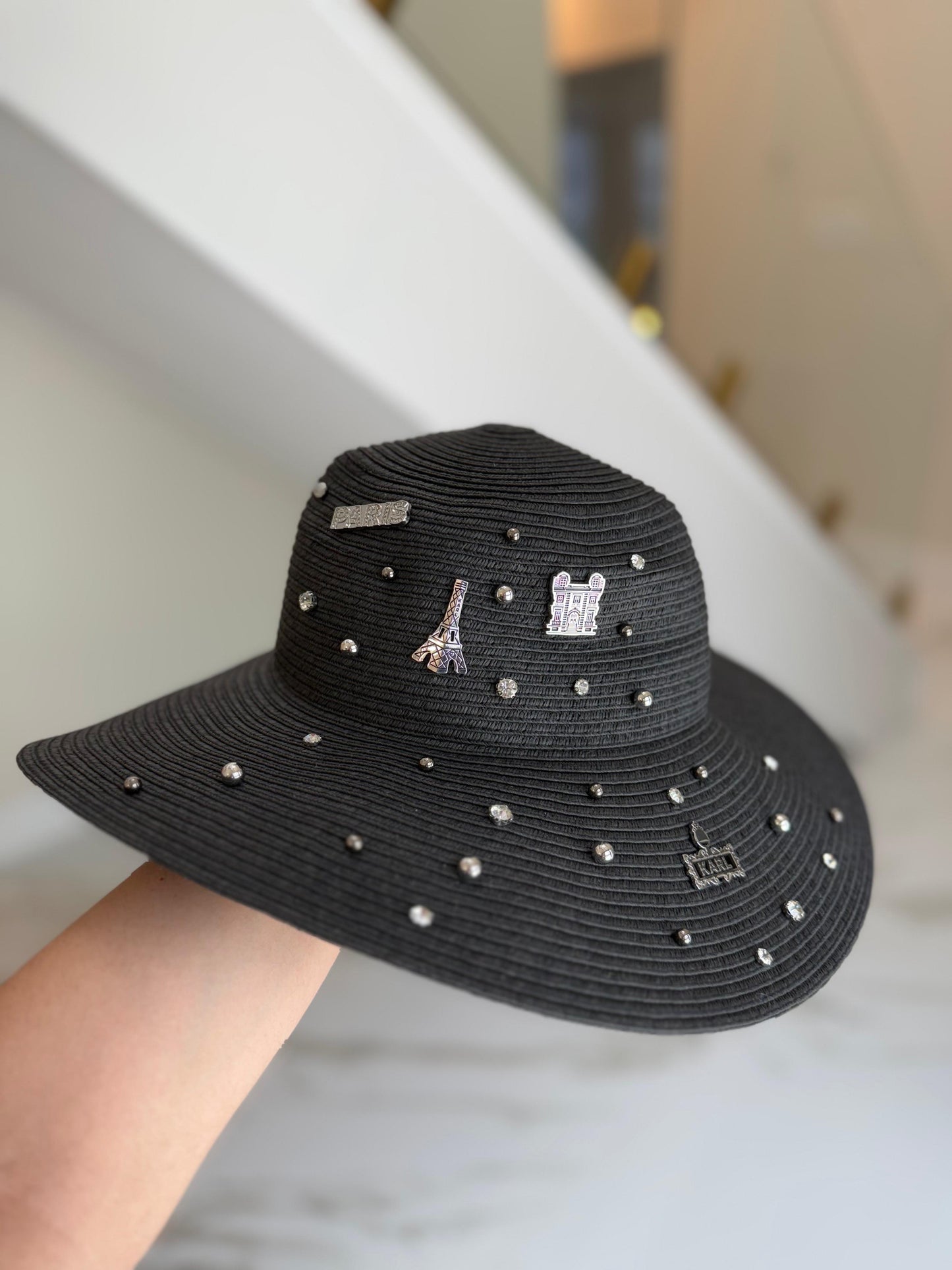 Sombrero Karl L negro con pines