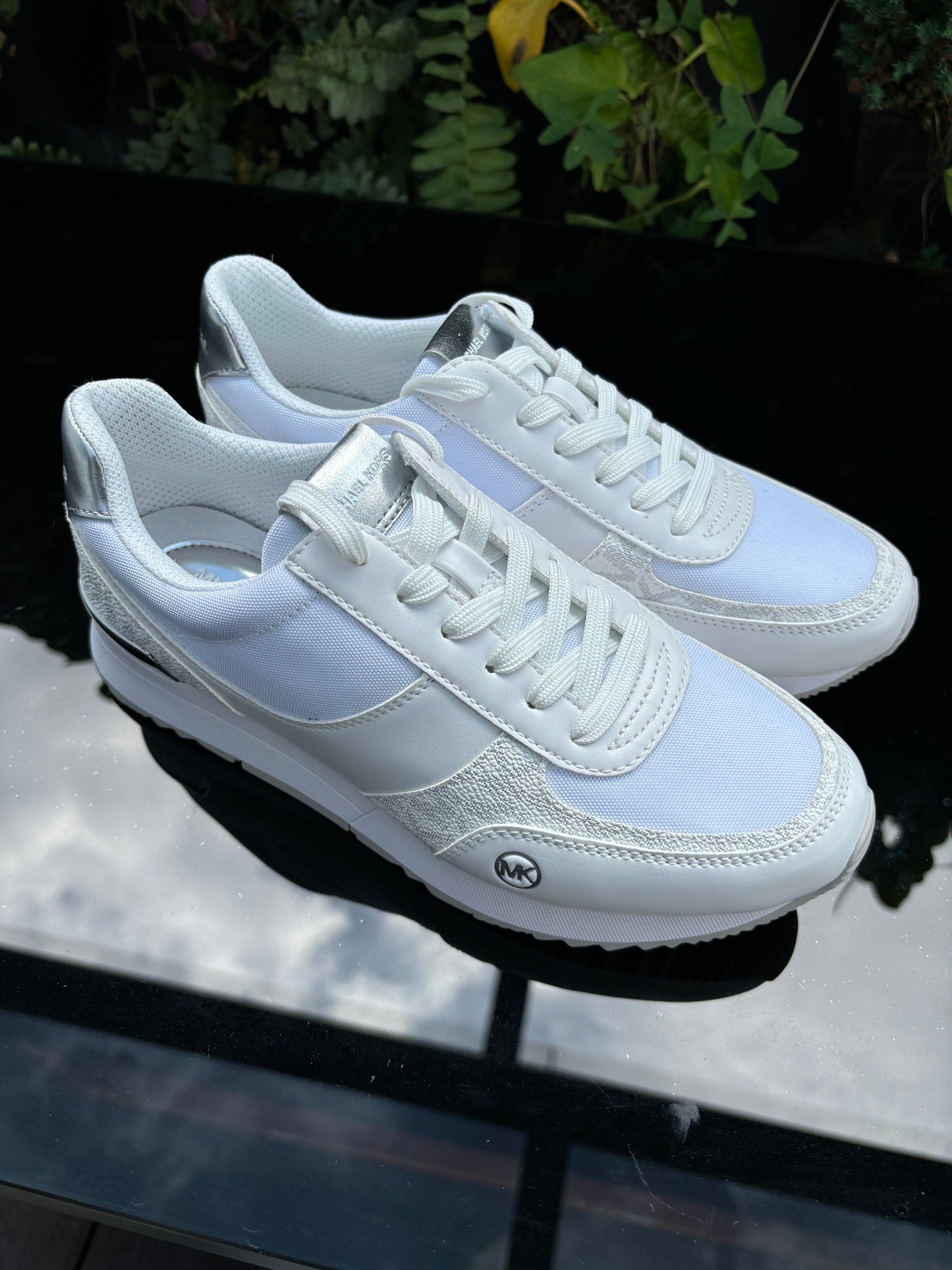 Tenis Michael k blancos con plateado