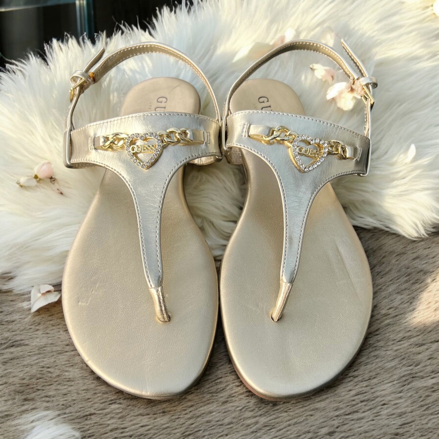 Sandalias Guess doradas