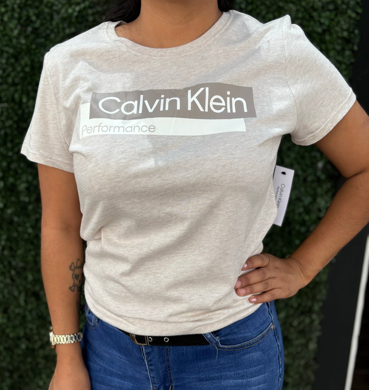Playera Calvin K arena