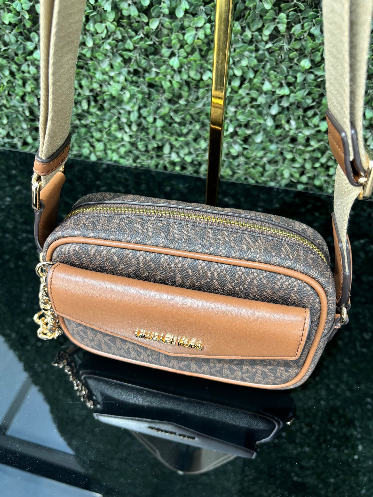 Crossbody Michael K café/chocolate con tarjetero