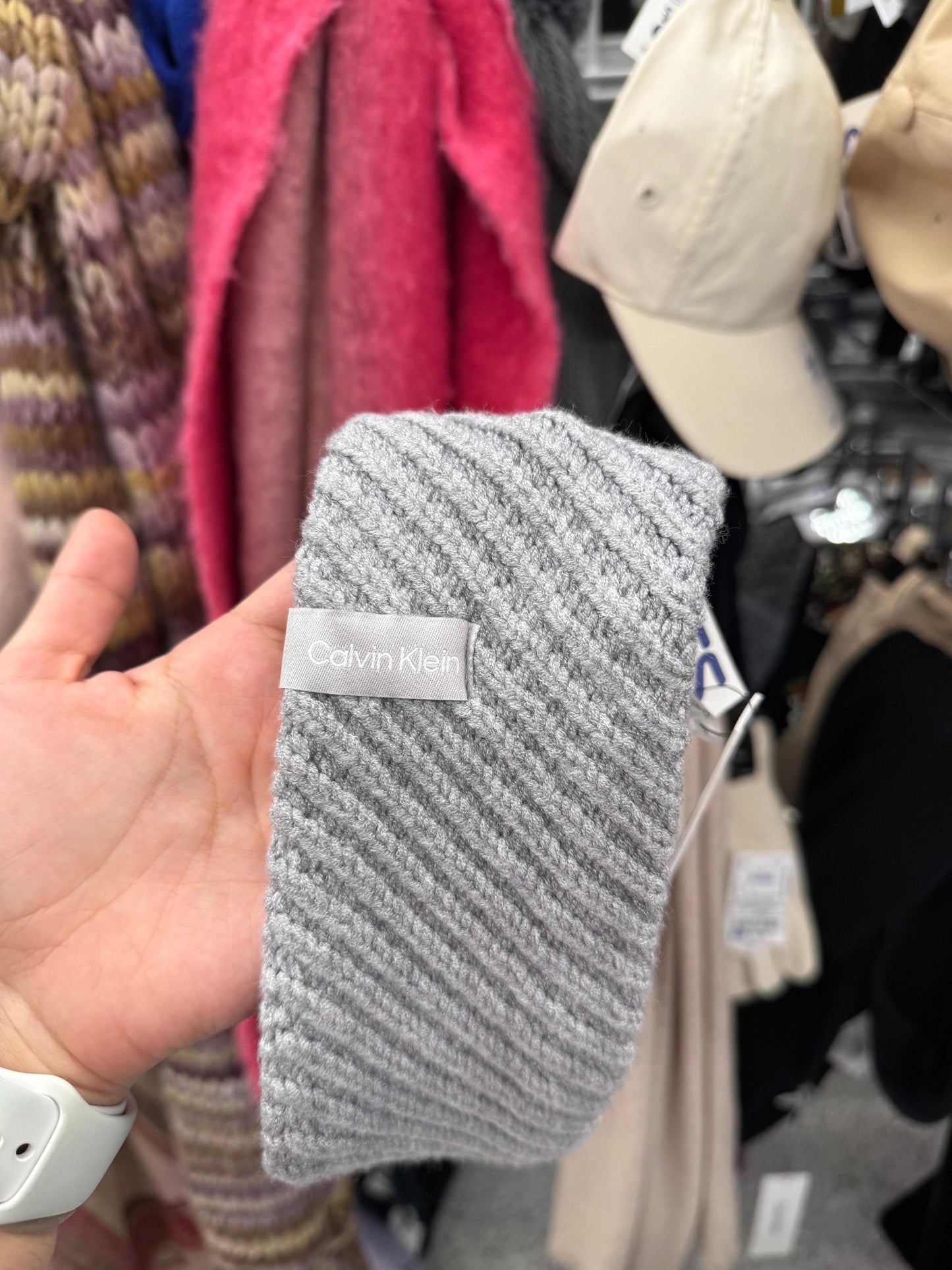 Diadema Calvin k gris bordada