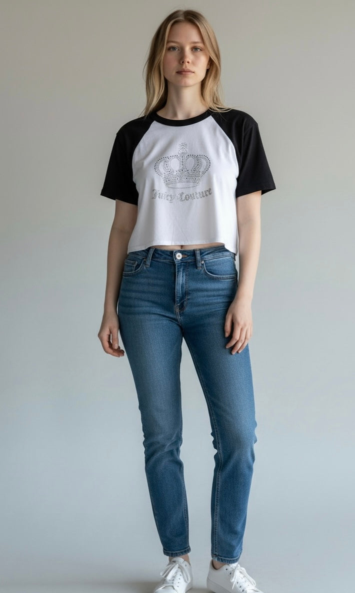 Playera Juicy C blanco con negra y corona de brillos