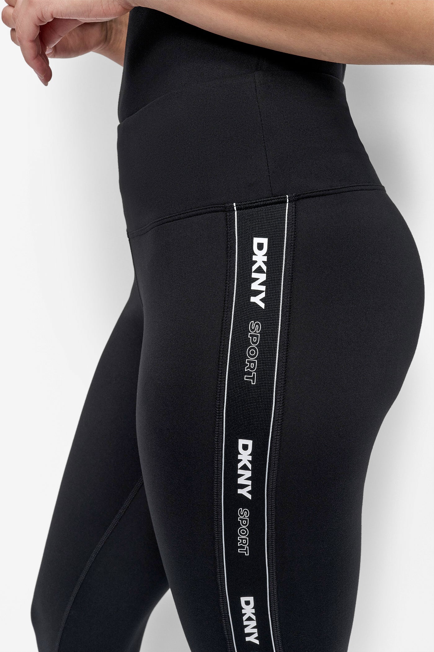Leggings DKNY Sport negro con letras blancas a los costados