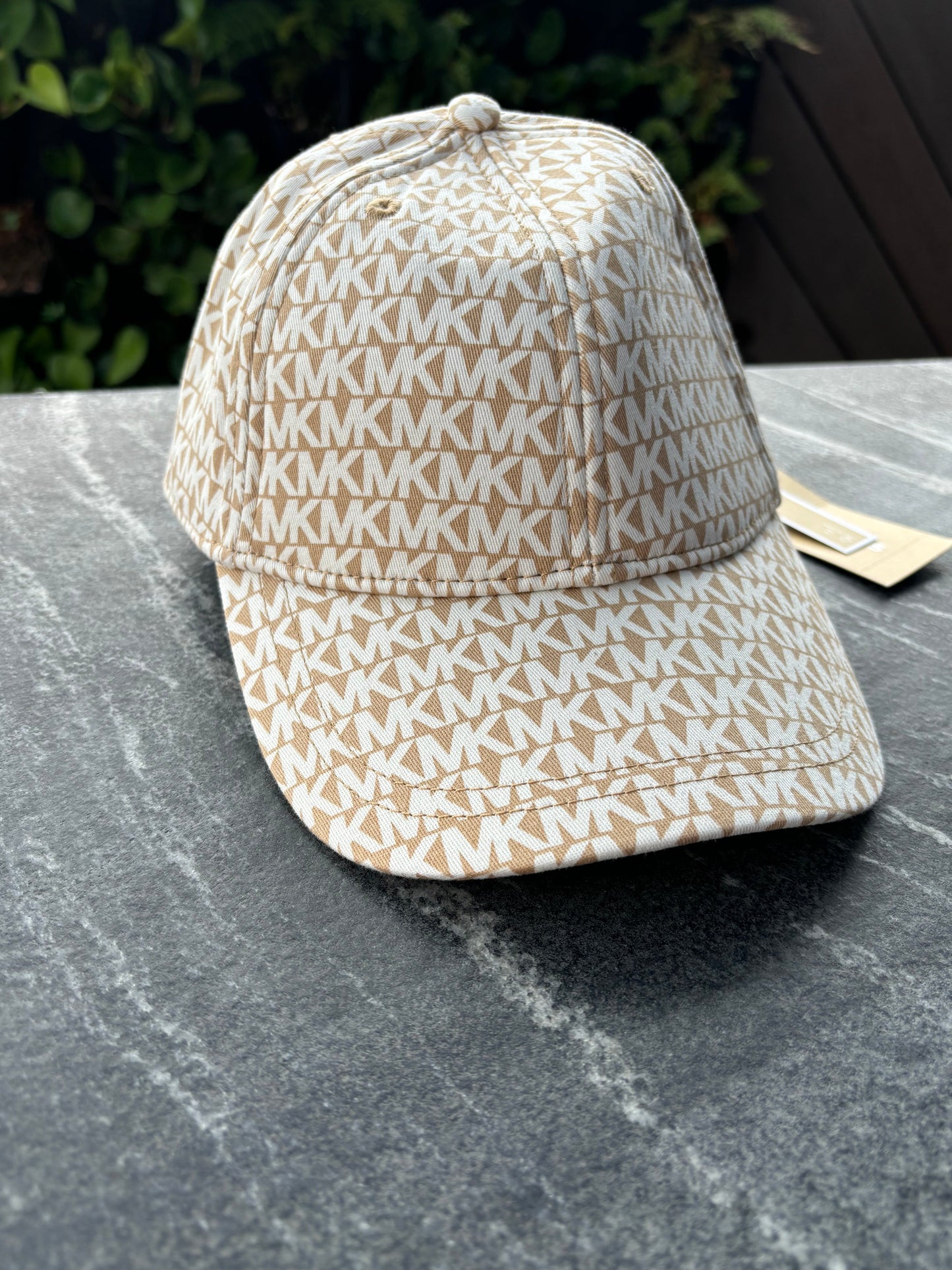 Gorra Michael k camel/blanco con monogram