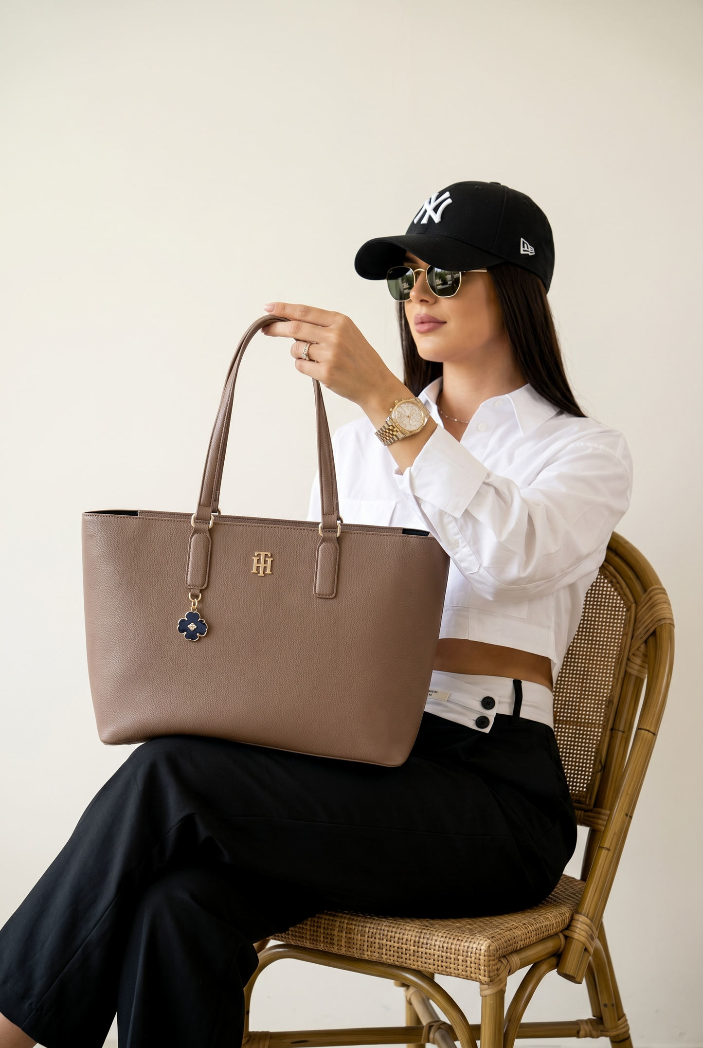 Tote Tommy beige Charm flor azul, grande cierre