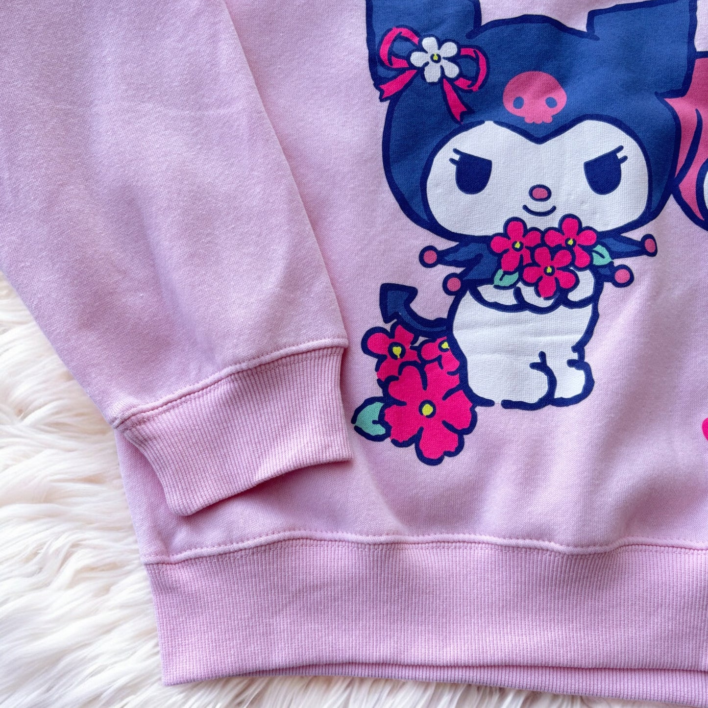 Sudadera Kuromi rosa claro