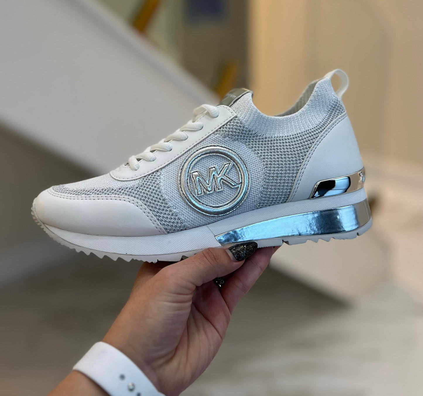 Tenis Michael K Silver blancos/plateados con brillos